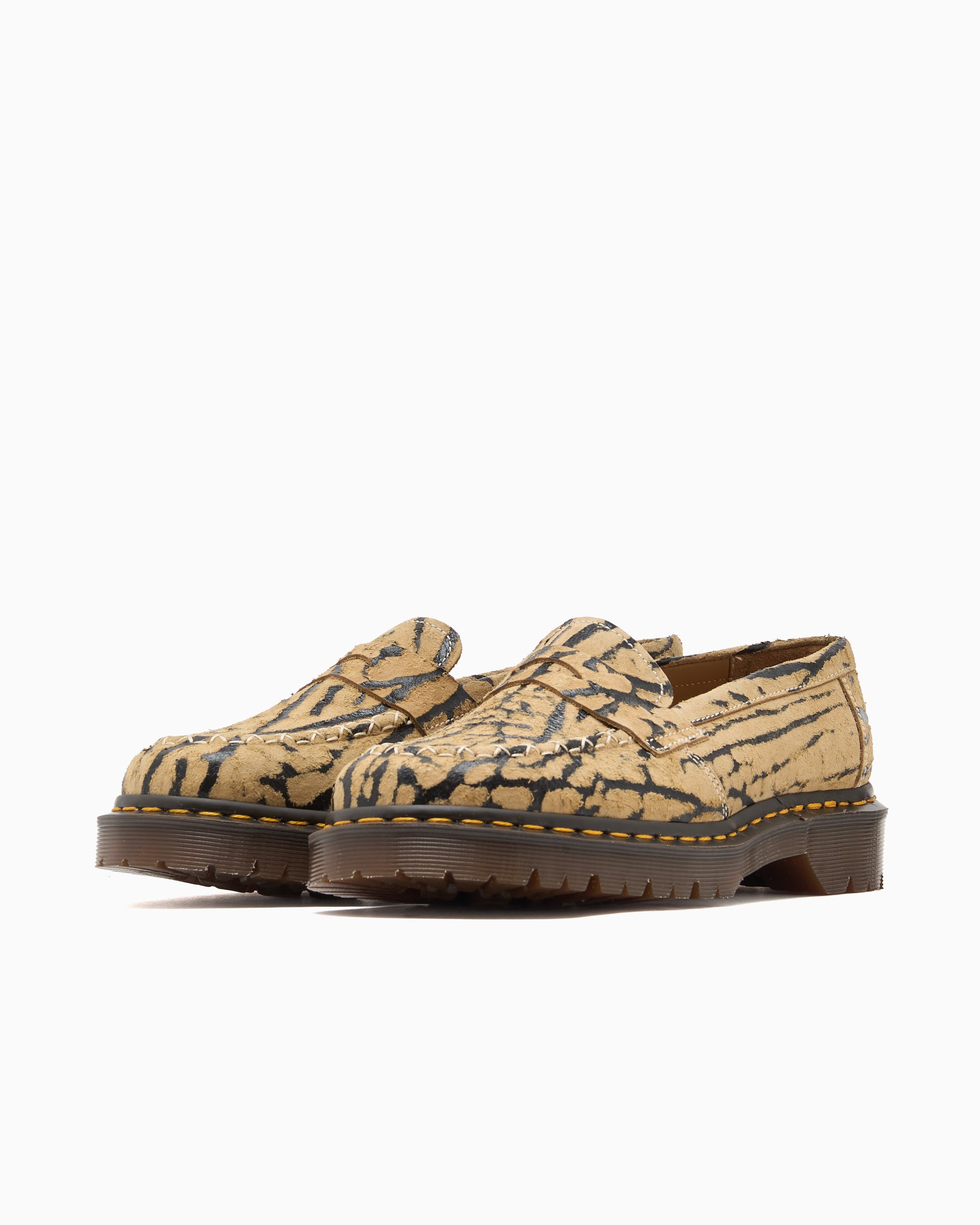 Shoes Dr. Martens Delapre Penny "Wild Emboss" Unisex Shoes - 42707200