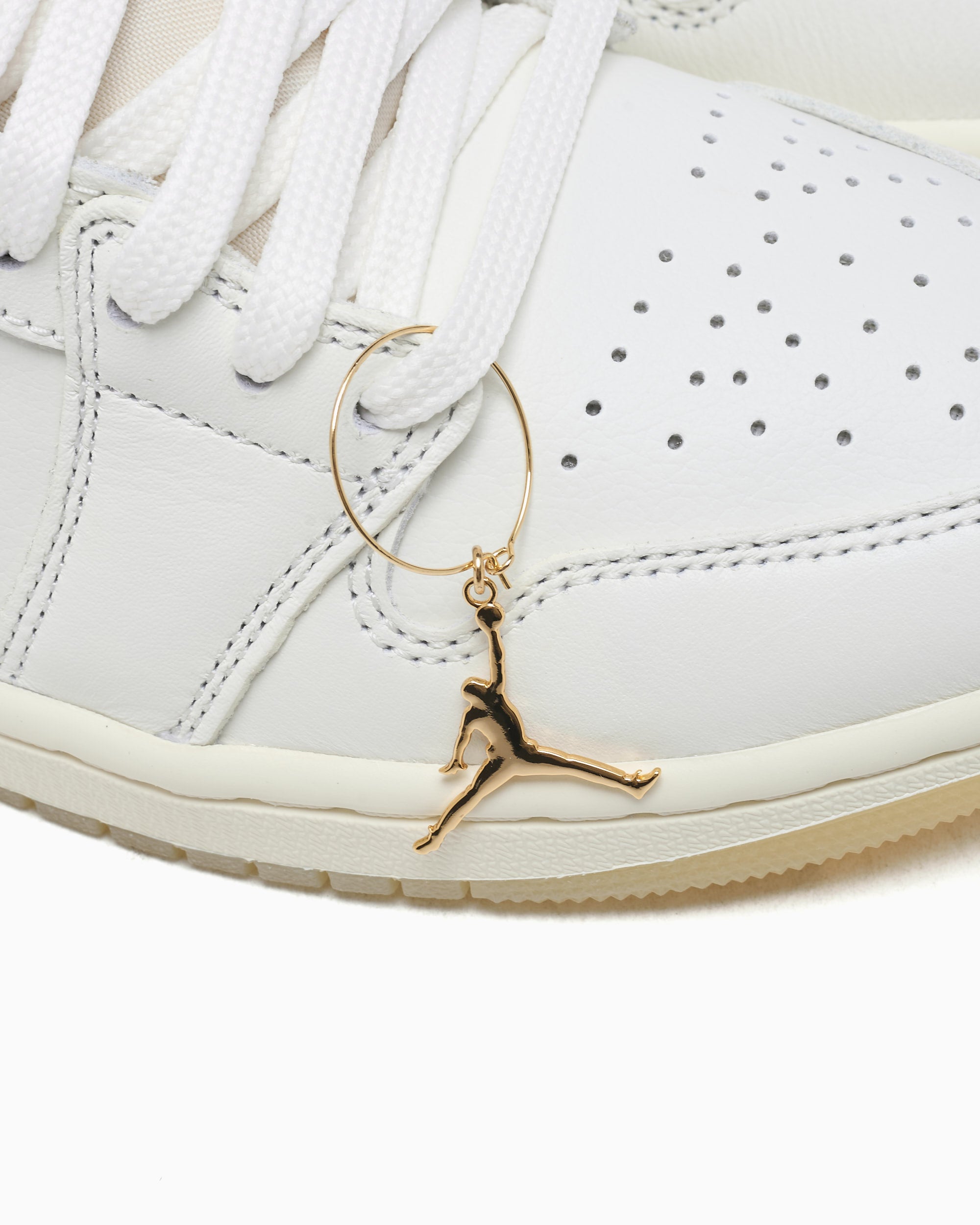 Sneakers Air Jordan Women's 1 Low SE "Hoops Gold Pack" - HV5157-100