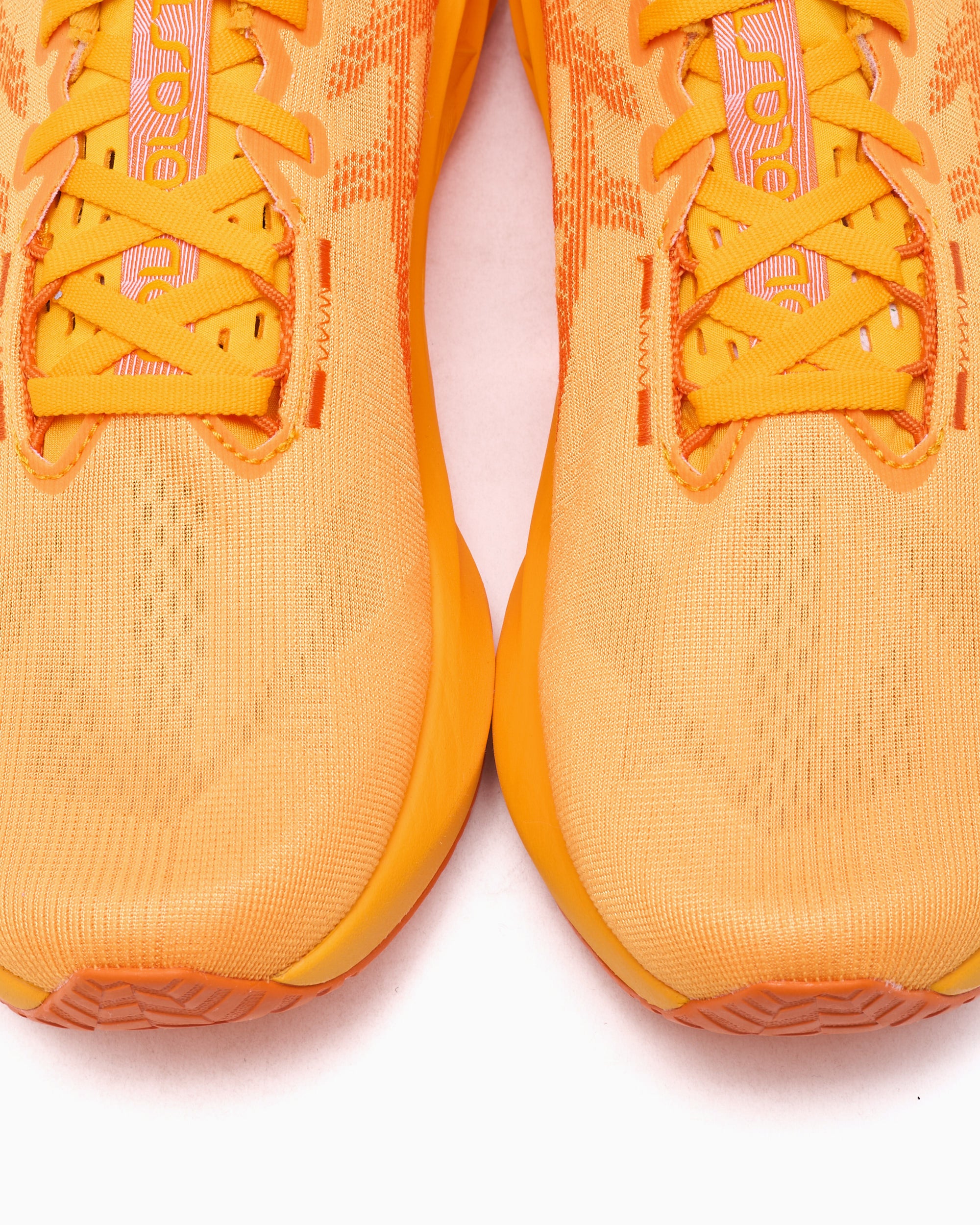 Sneakers ASICS Novablast 5 - 1011B974-800