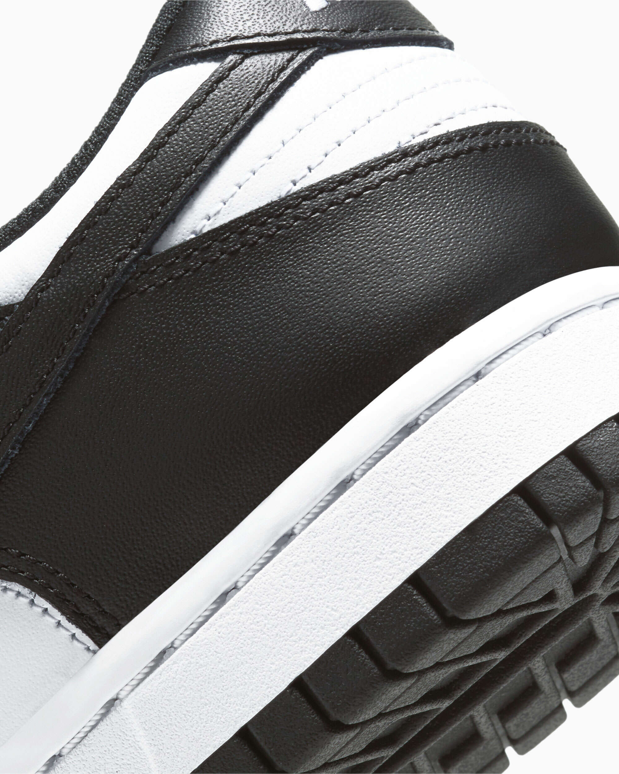 Sneakers Nike Women's Dunk Low Retro "Panda" - DD1503-101