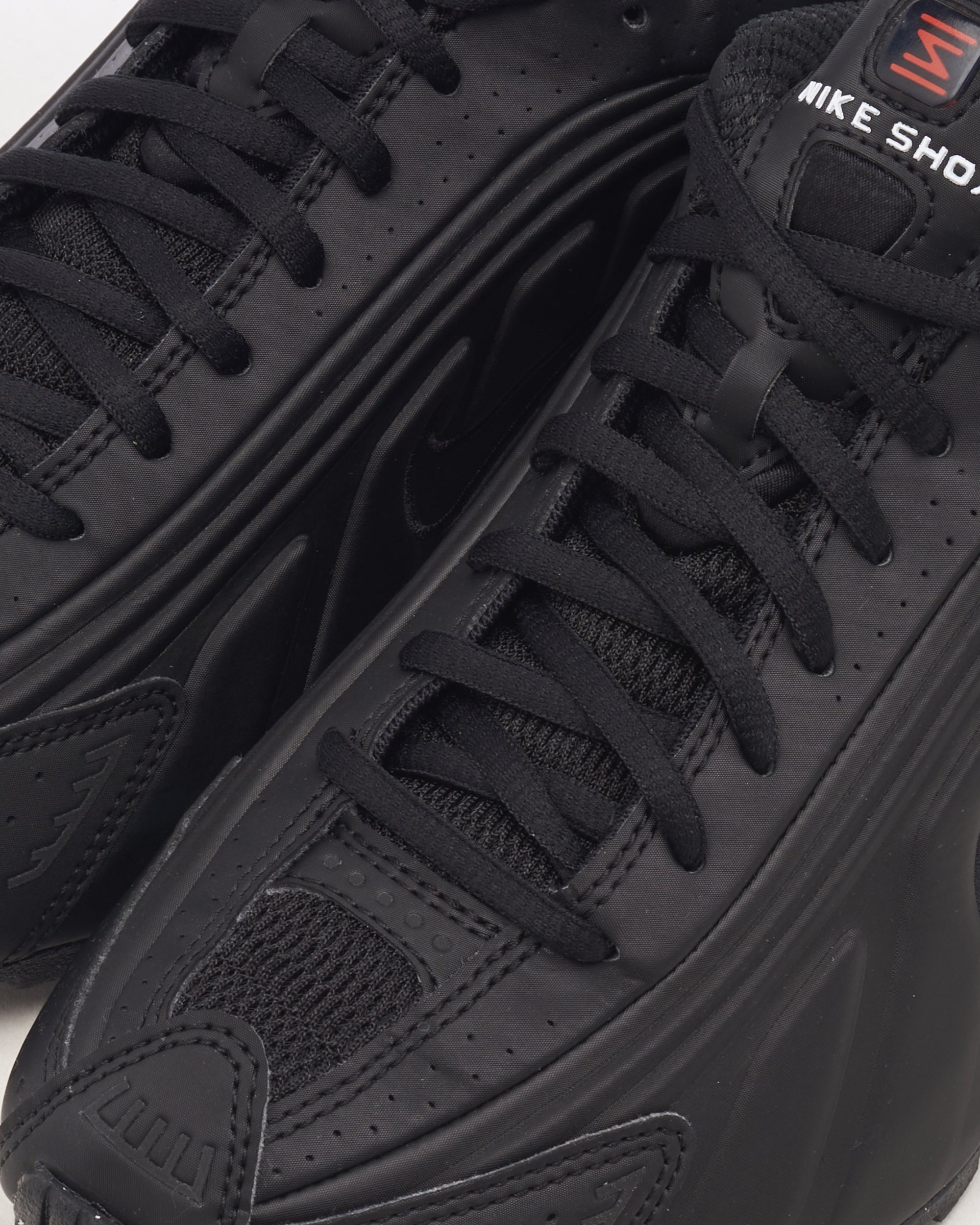 Sneakers Nike Women's Shox R4 "Black" - AR3565-004