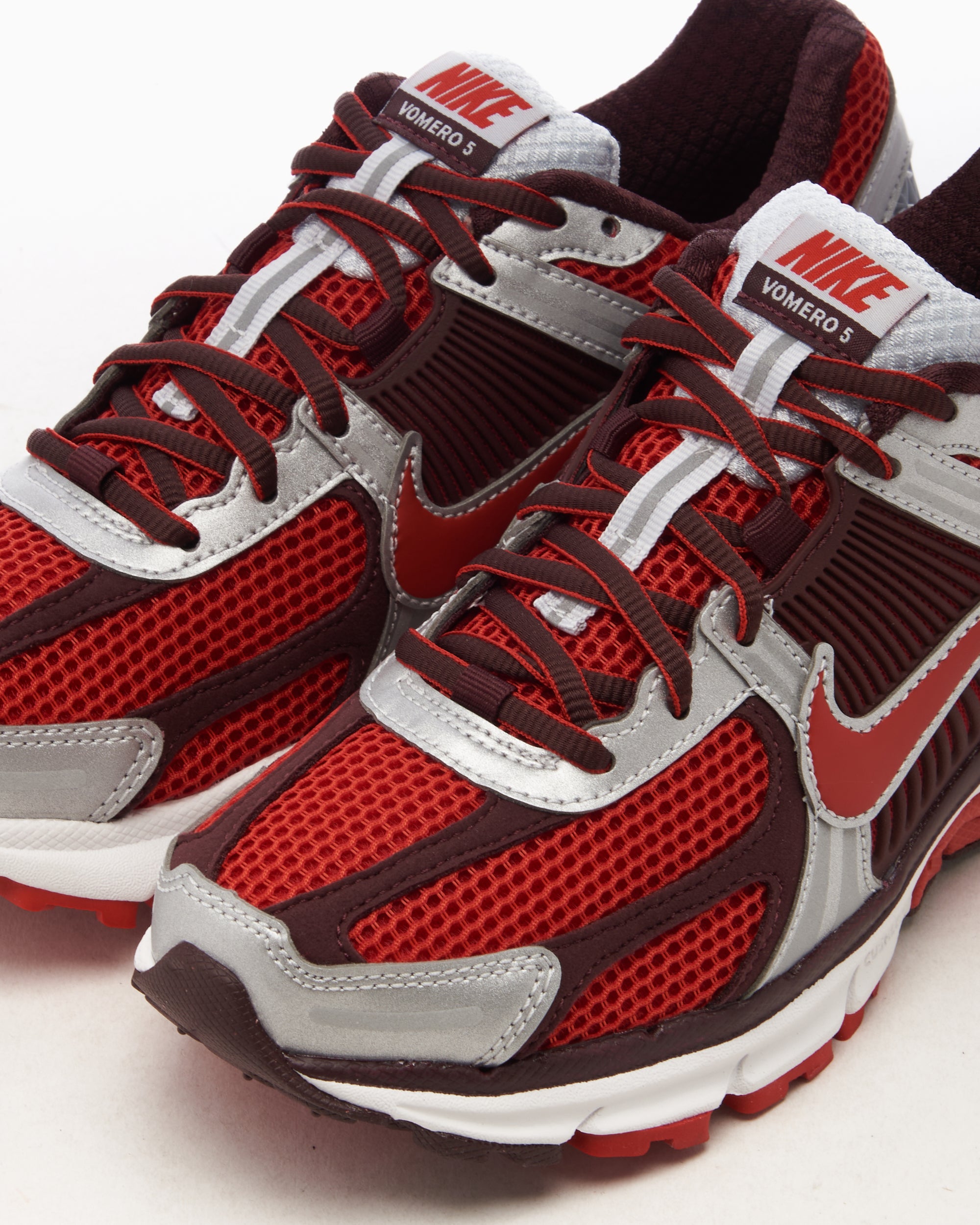 Sneakers Nike Women's Vomero 5 "Mystic Red" - FN7778-600