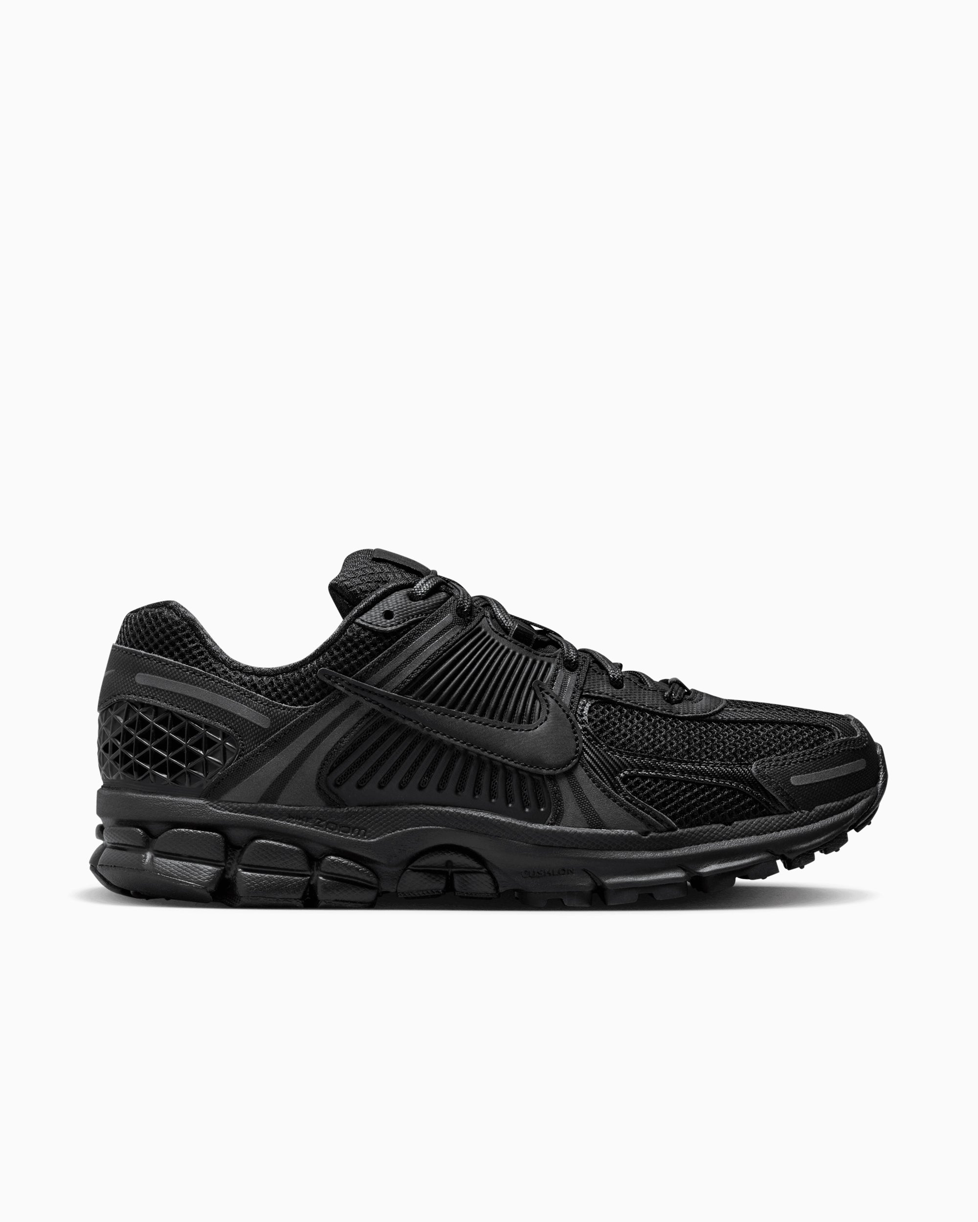 ボ*5様 Nike ブラック テック ナイキ×ドーバー ストリート マーケットによる「ボメロ 5」が登場