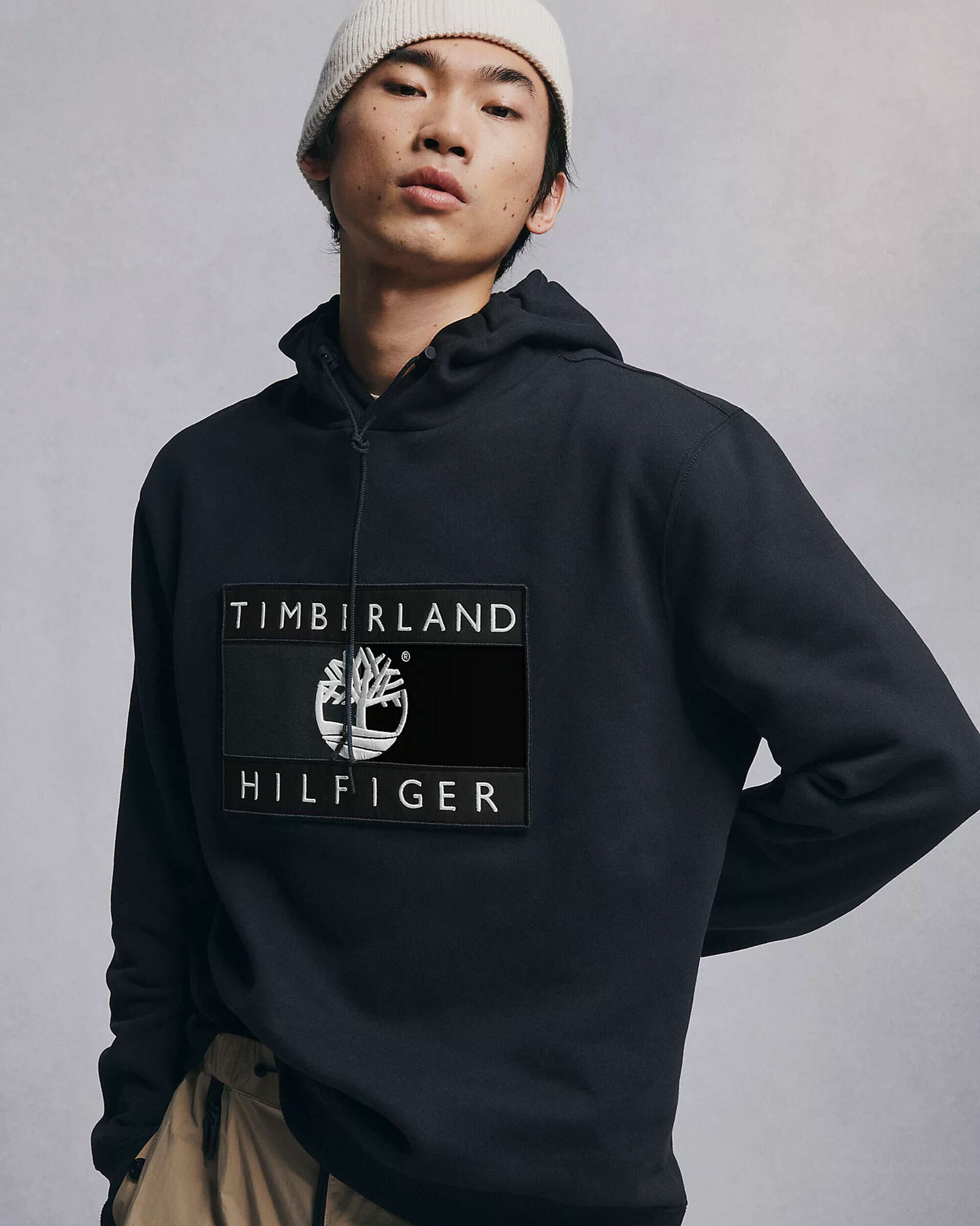 Sweatshirts Tommy Hilfiger x Timberland Unisex Hoodie - MW0MW21239-BDS