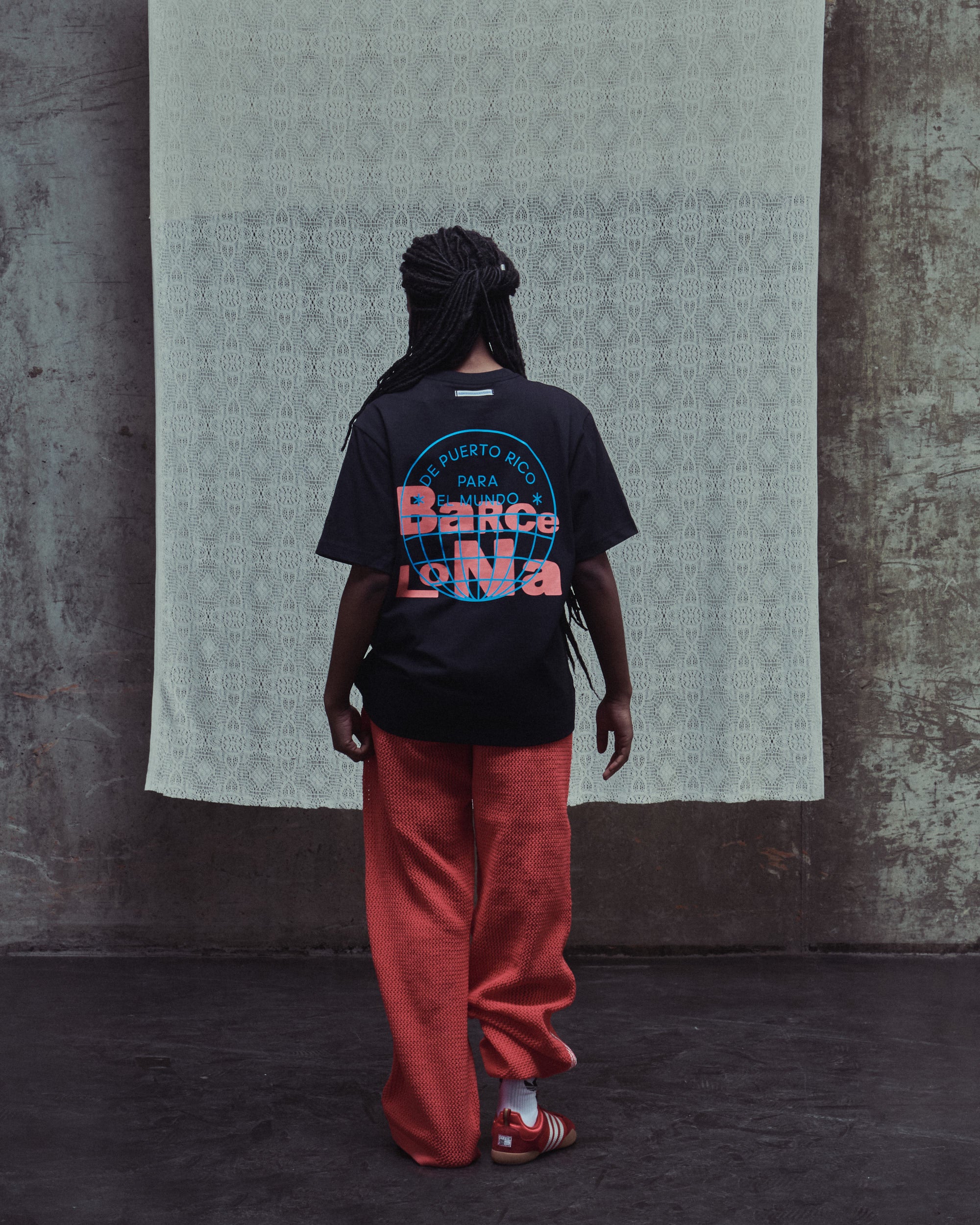 T-Shirts adidas Originals x Bad Bunny DtMF Tour Merch "Barcelona" Heavyweight Graphic Oversize Unisex T-Shirt - KW8064