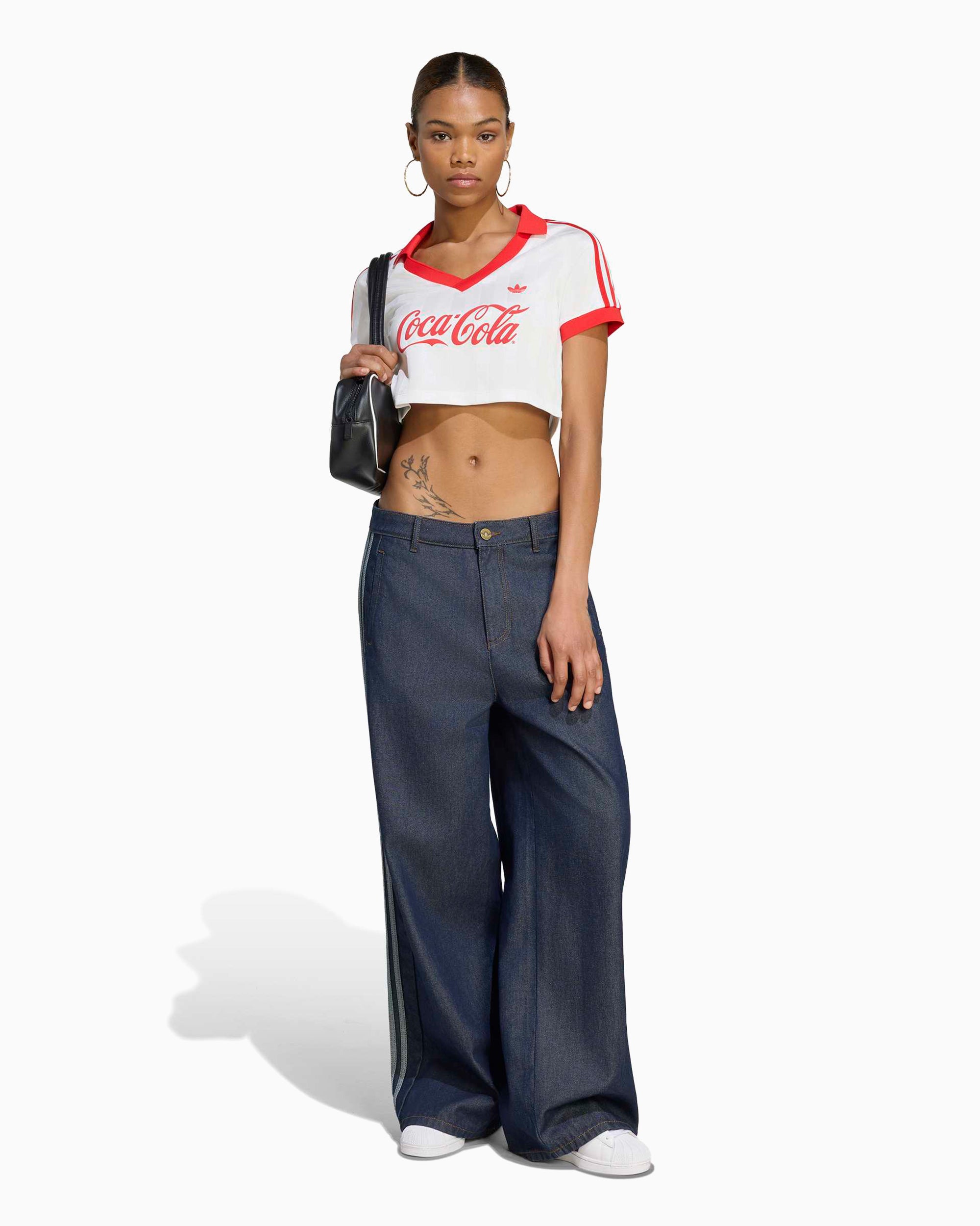 T-Shirts adidas Originals x Coca-Cola Logo Crop Women's Jersey T-Shirt - KY7571