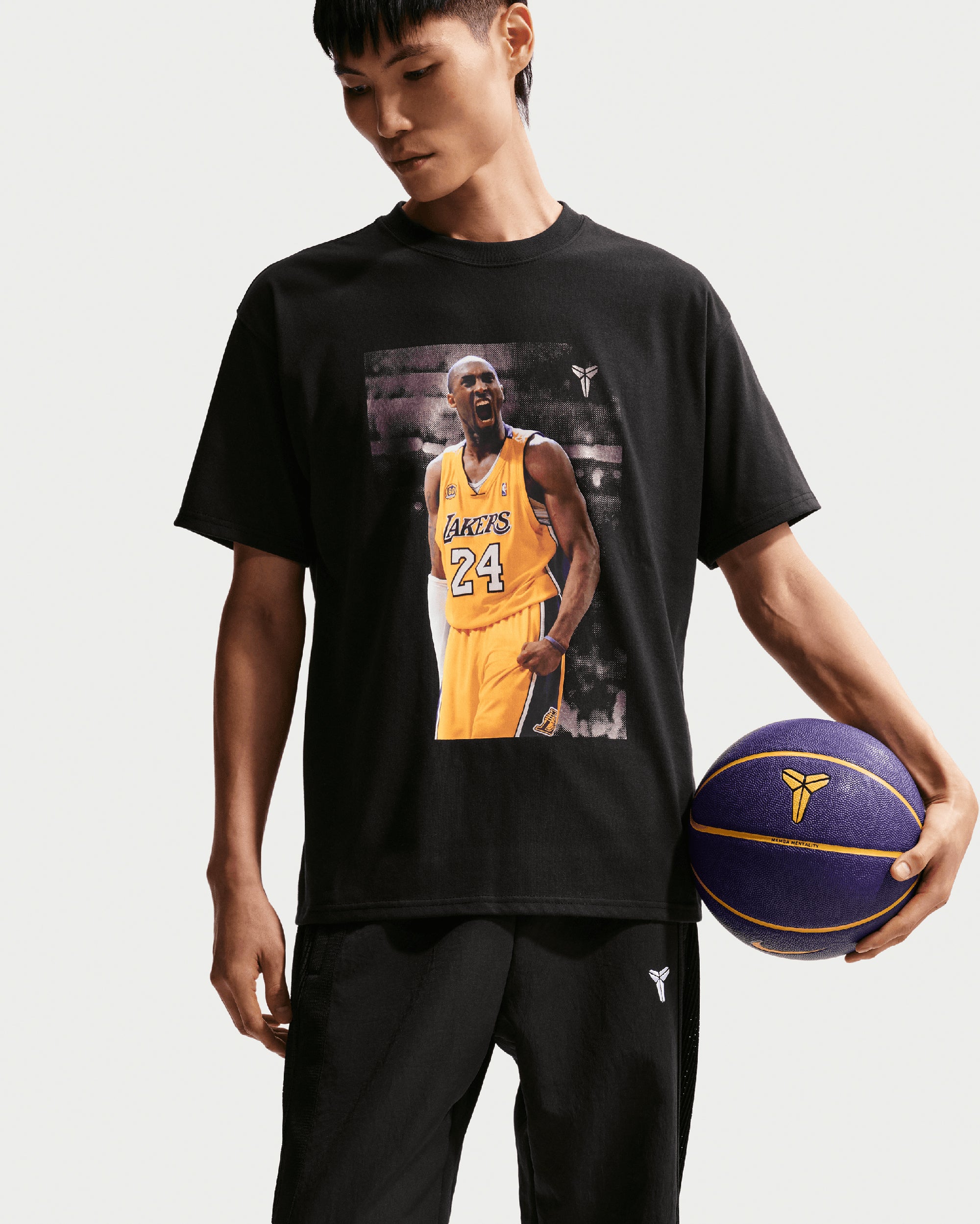 T-Shirts Nike x Kobe Bryant Max90 Dri-FIT "Mamba" Relaxed Men's T-Shirt - IQ2374-010