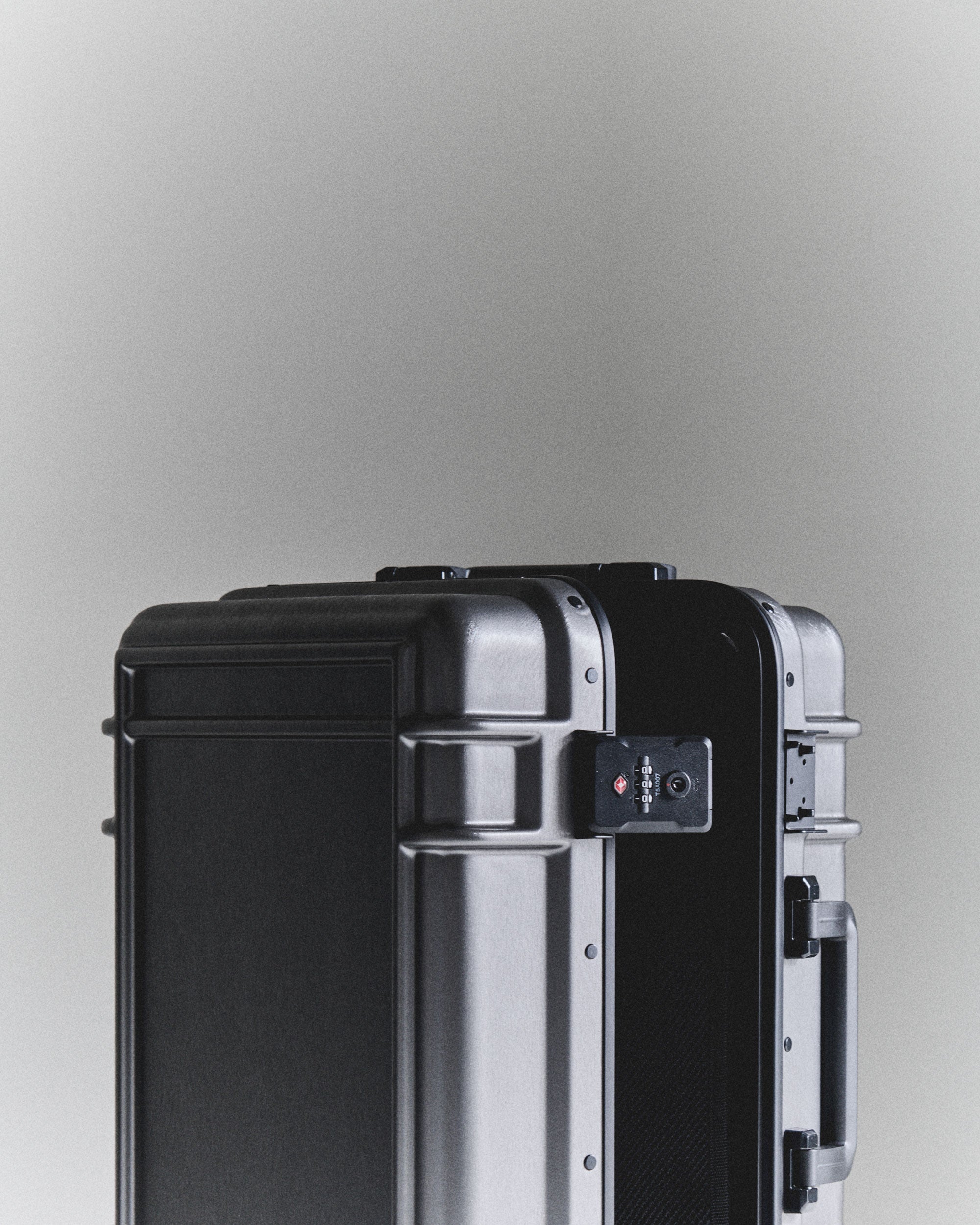 Backpacks and Suitcases Eastpak Resist'r Luggage Case (S) Unisex Backpacks and Suitcases - EK0A5BJE4S11
