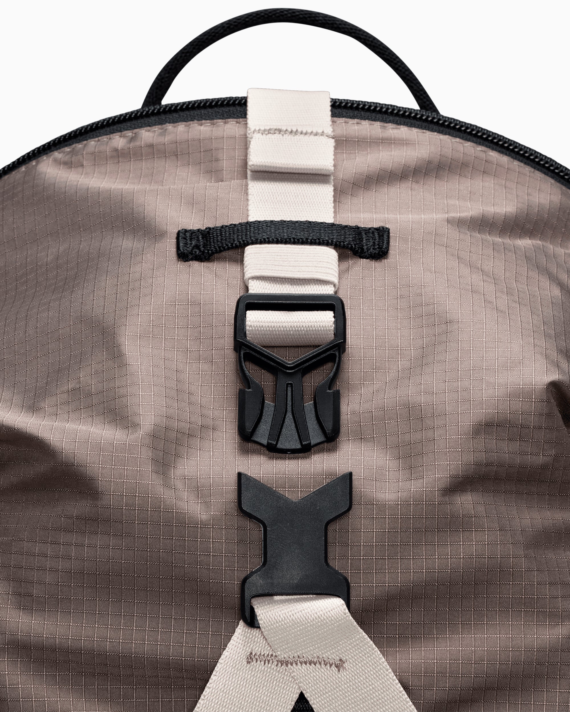 Nike ACG Daymax 25L Unisex Backpack