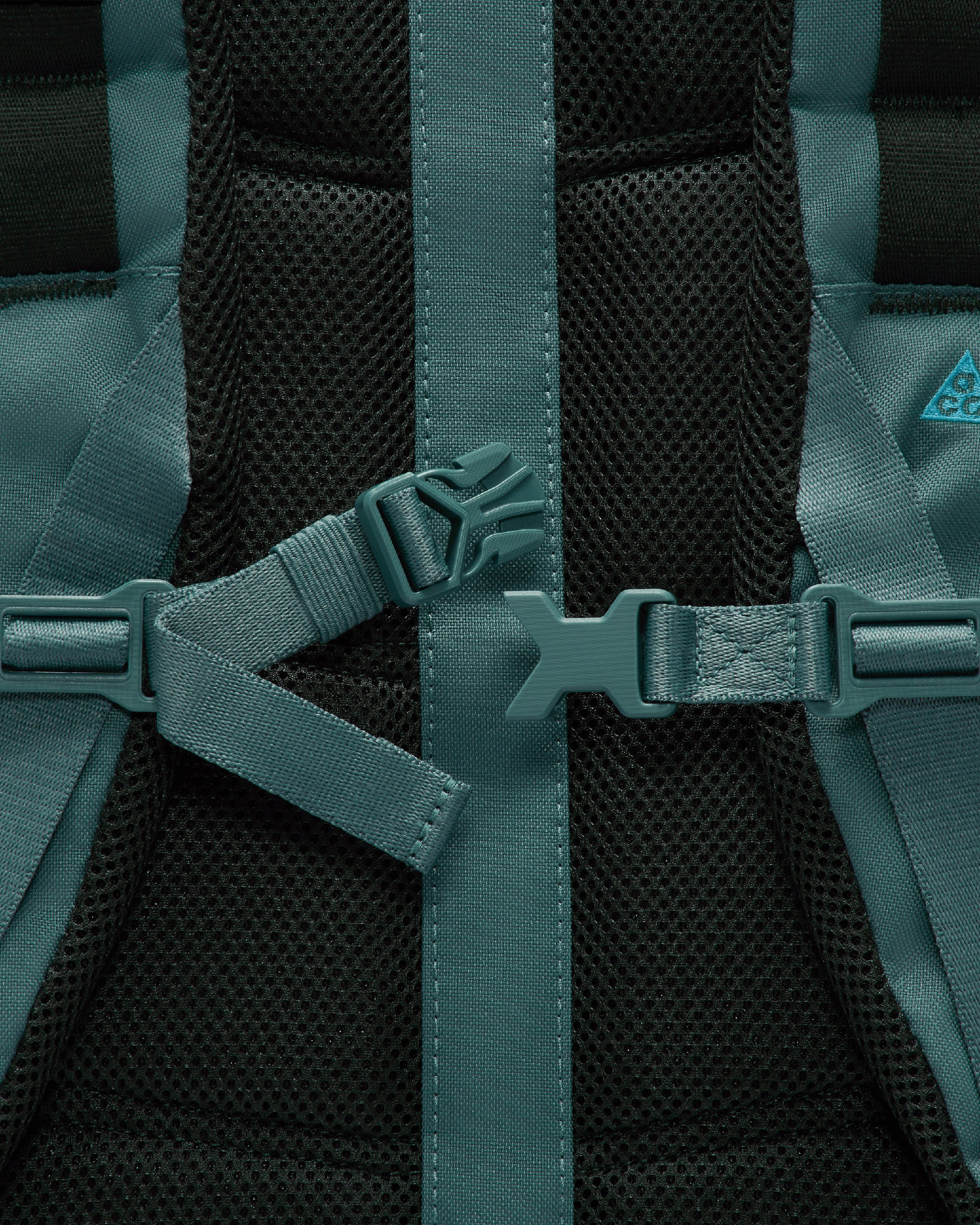 NIKE ACG ダークグリーン　リュック Nike ACG Daymax 25L Unisex Backpack