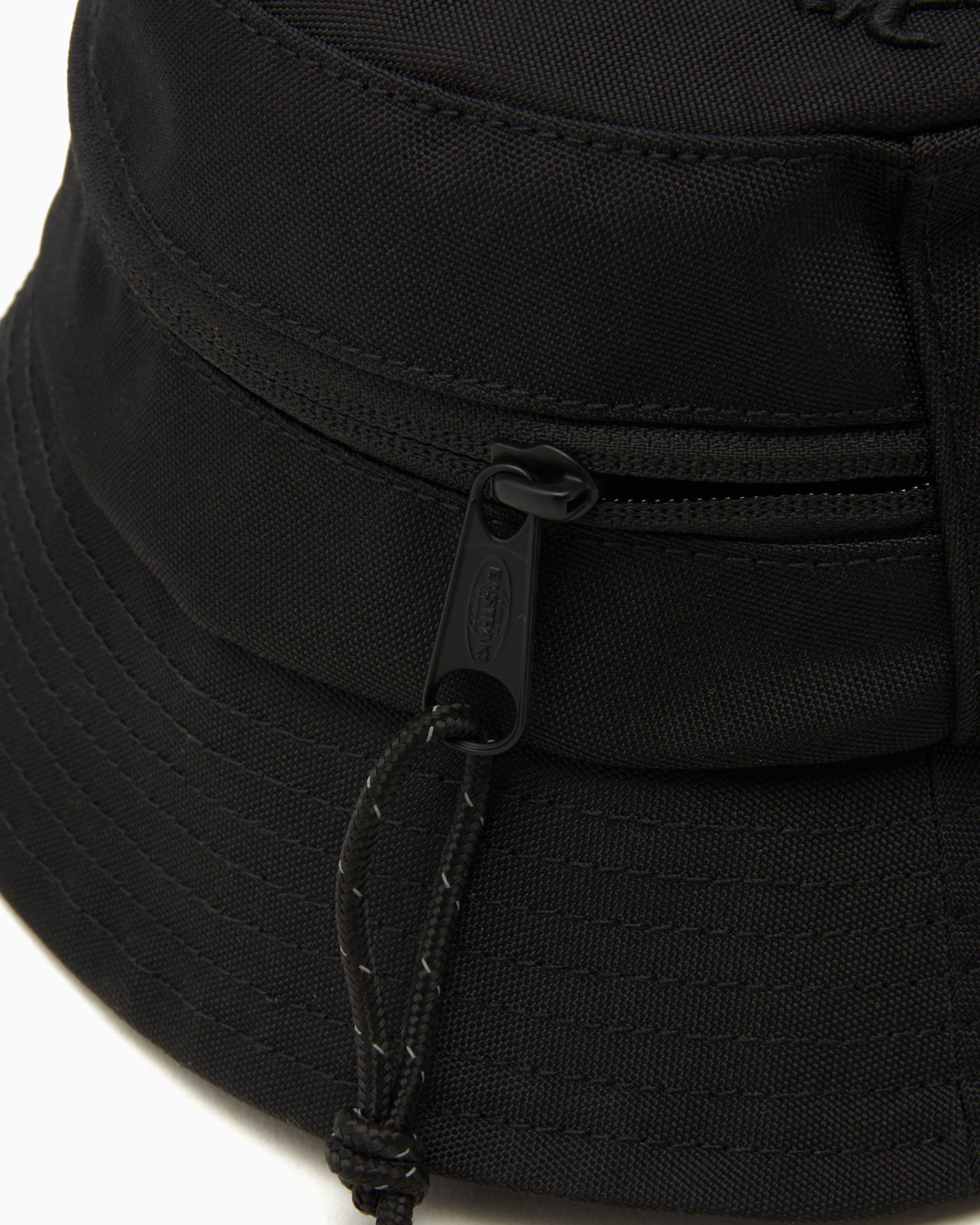 Beanies & Hats Eastpak x Pleasures Crossbody Embroidery Unisex Bucket Hat Unisex Beanie - EK0A5BH23J71