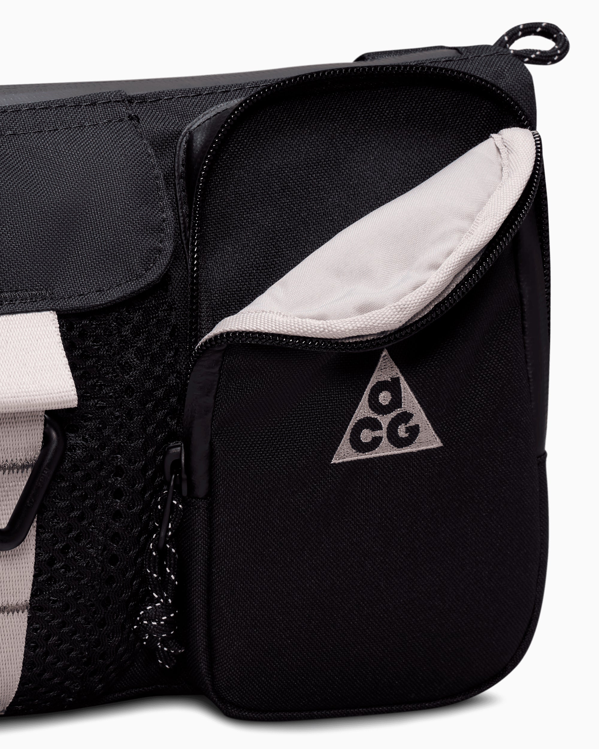 Nike ACG Daymax Unisex Shoulder Bag