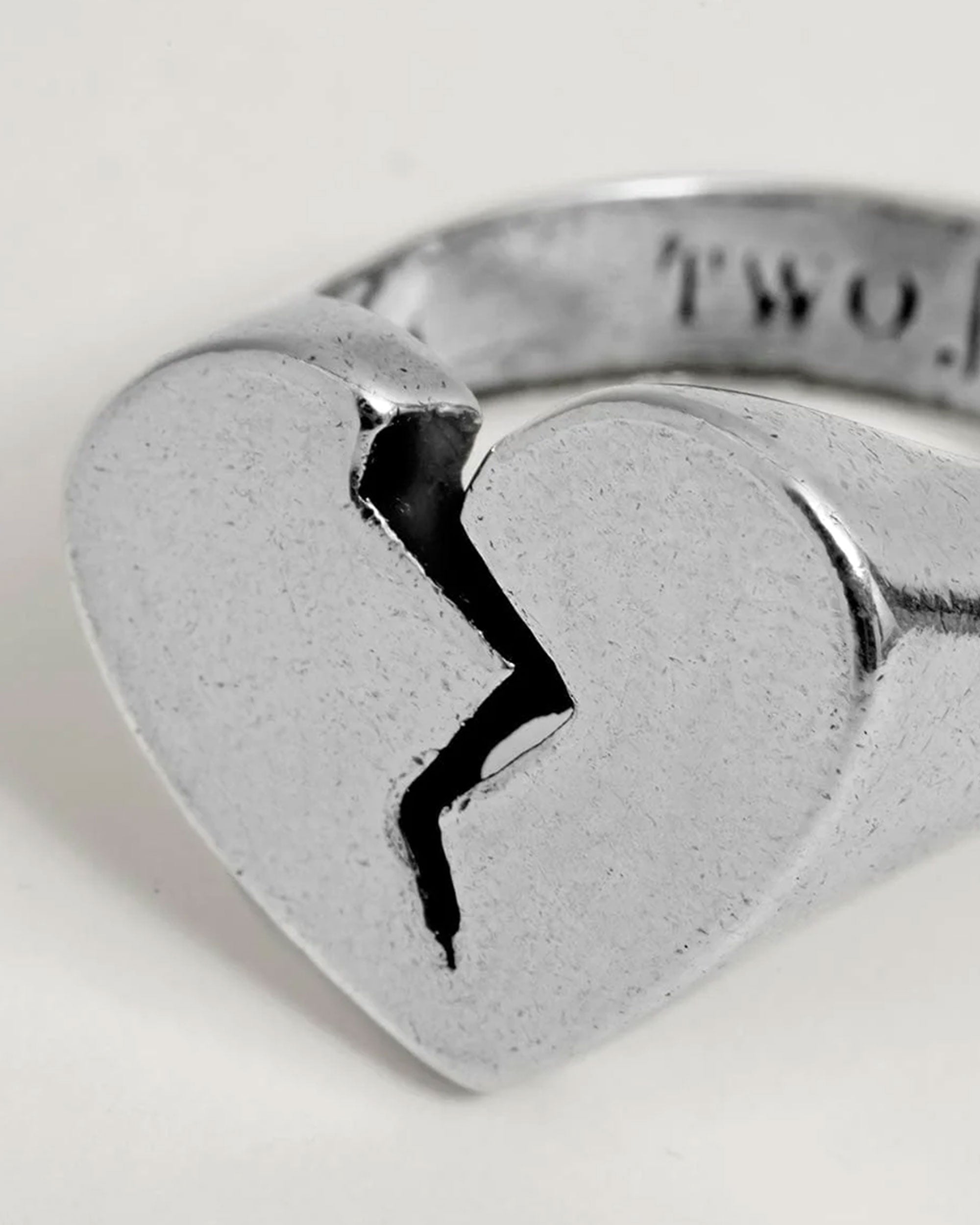 Jewelry TwoJeys Broken Heart Unisex Ring - 101301001