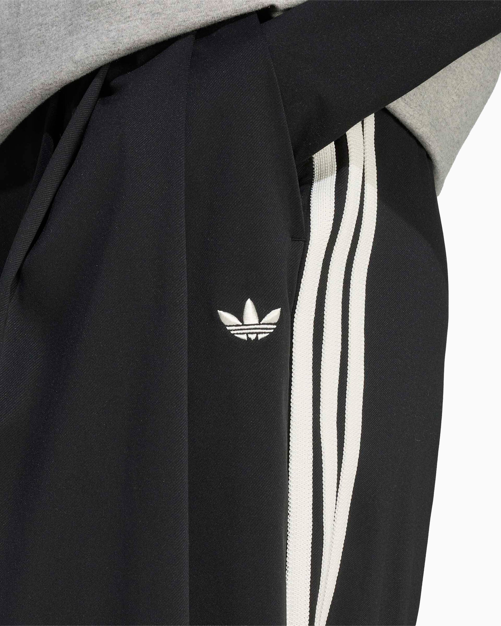Pants adidas Originals Pleated Relaxed Women's Chino Pants - KR9617