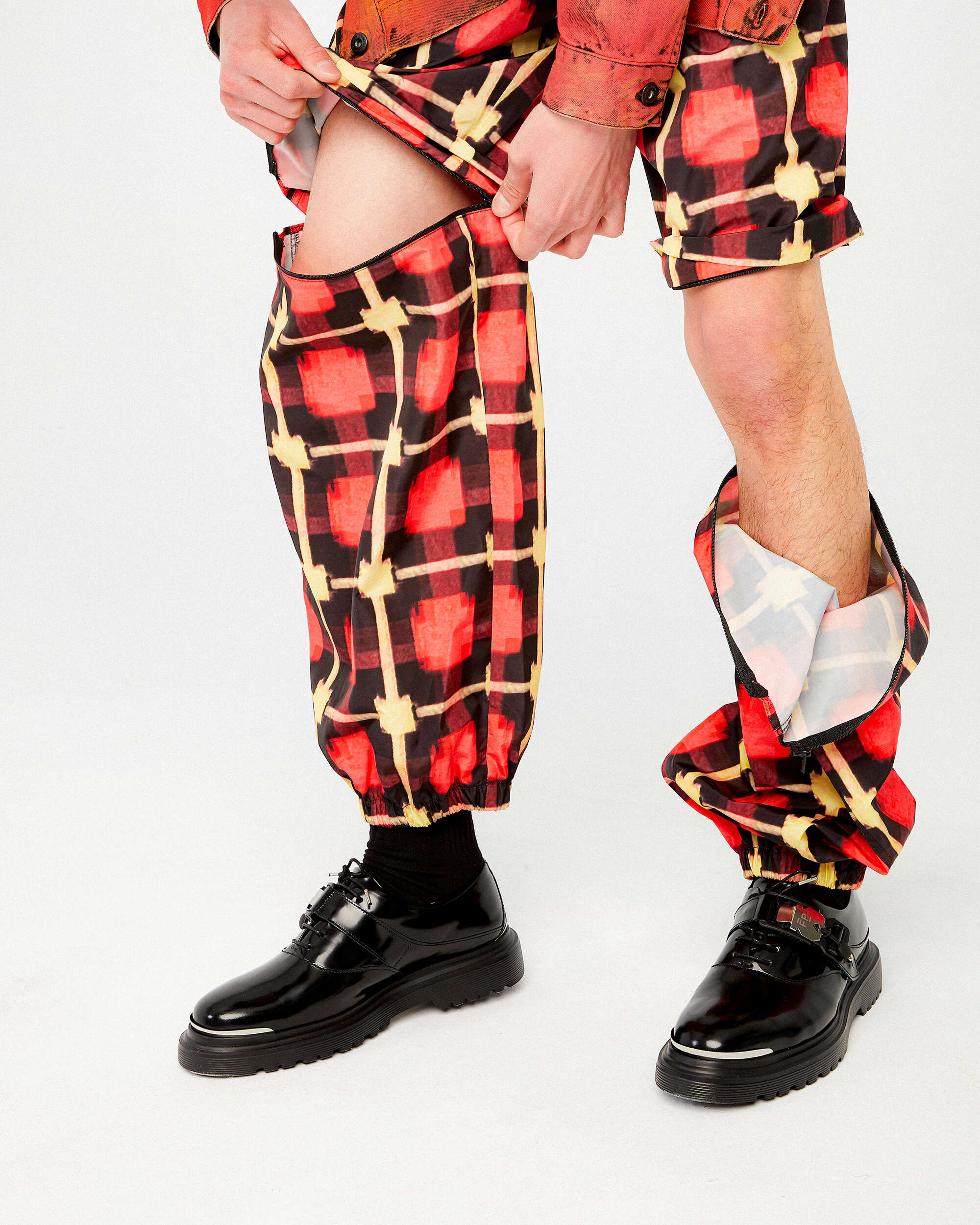 Pants Marcelo Burlon Logo Check Nylon Men's Jogger Pants Men's Pants - CMCA168S21FAB0012518