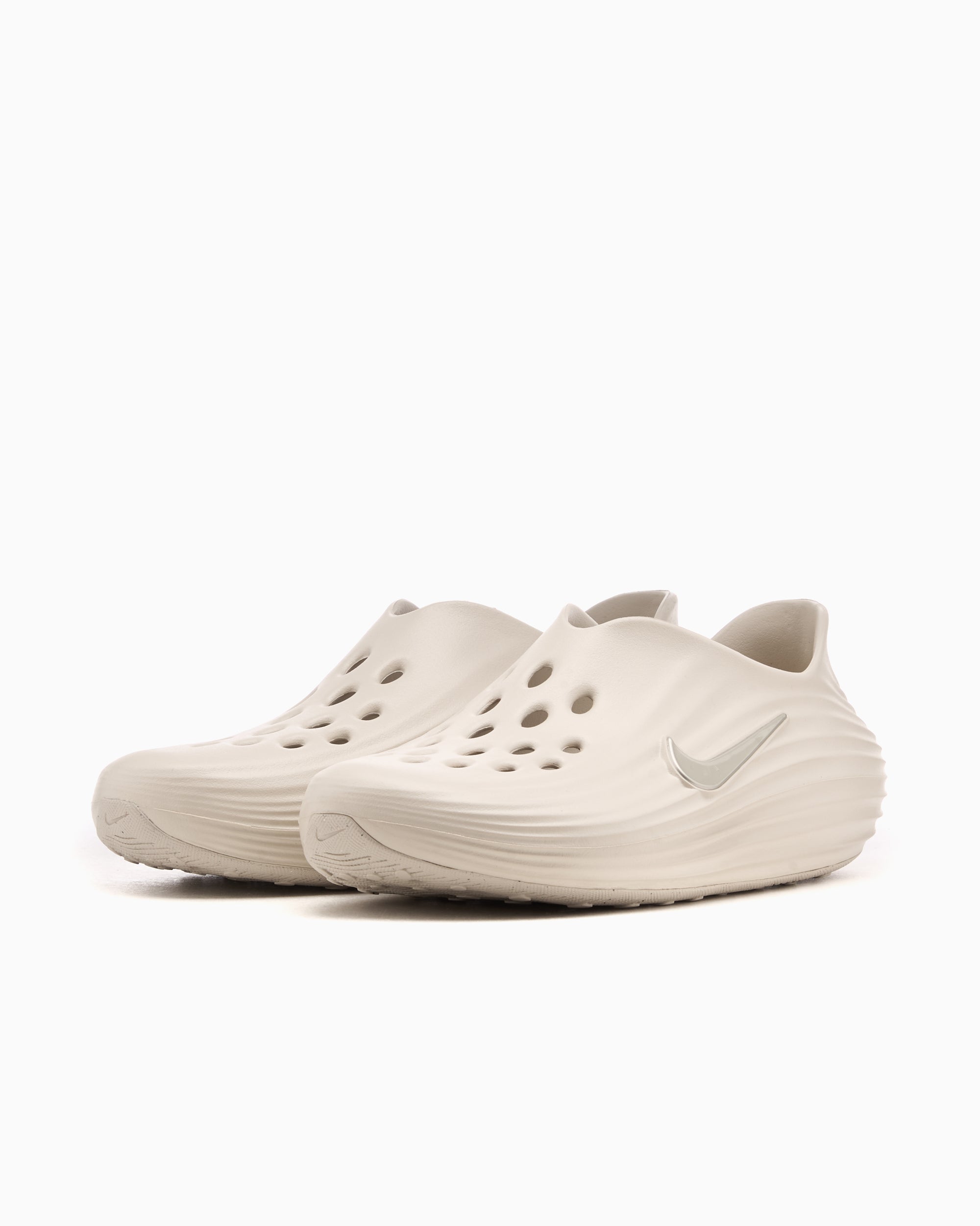 たろう品アンティークバッジセット Nike Reebok Nike ReactX Rejuven8