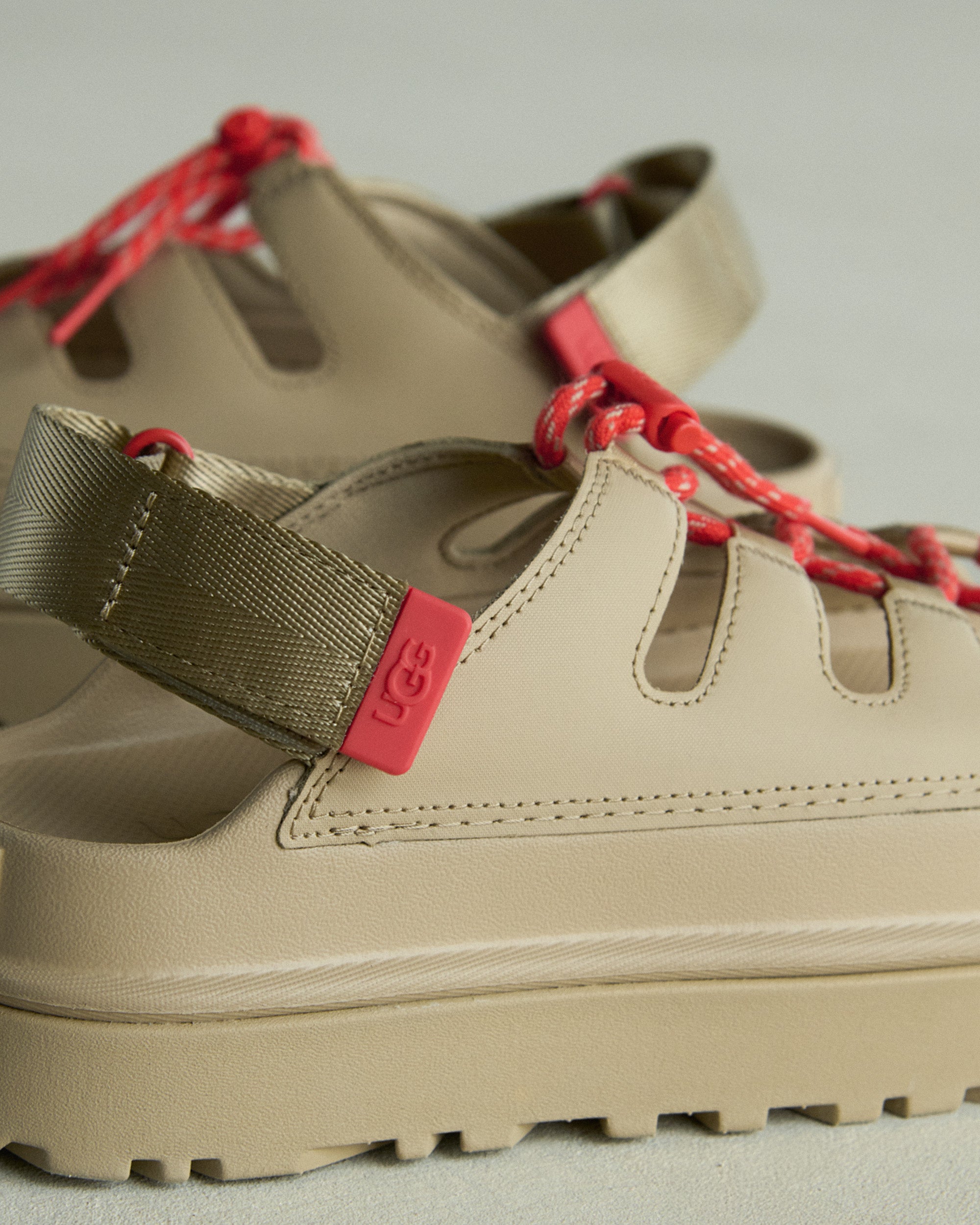 UGG® Women's GoldenGlow Toggle