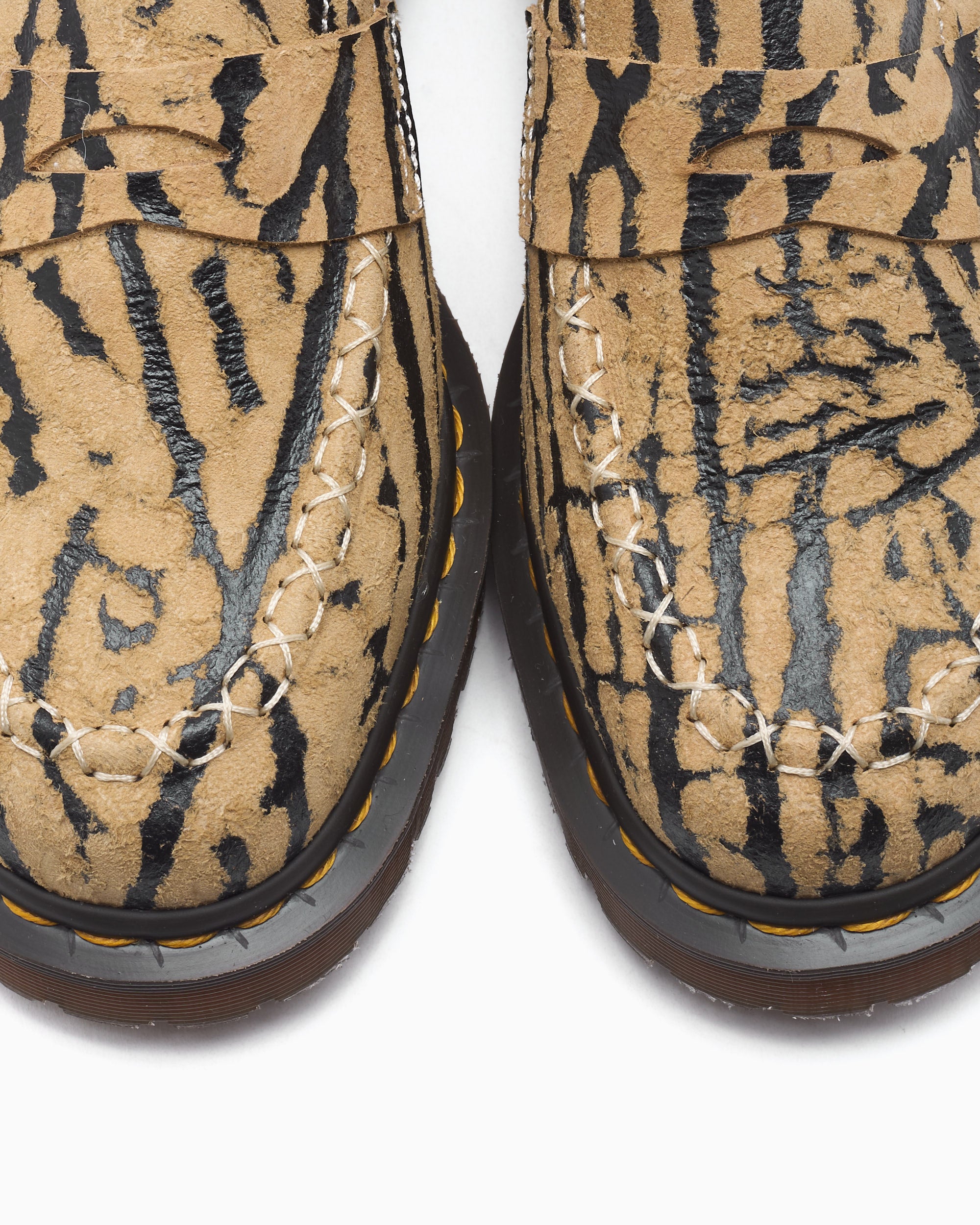 Shoes Dr. Martens Delapre Penny "Wild Emboss" Unisex Shoes - 42707200