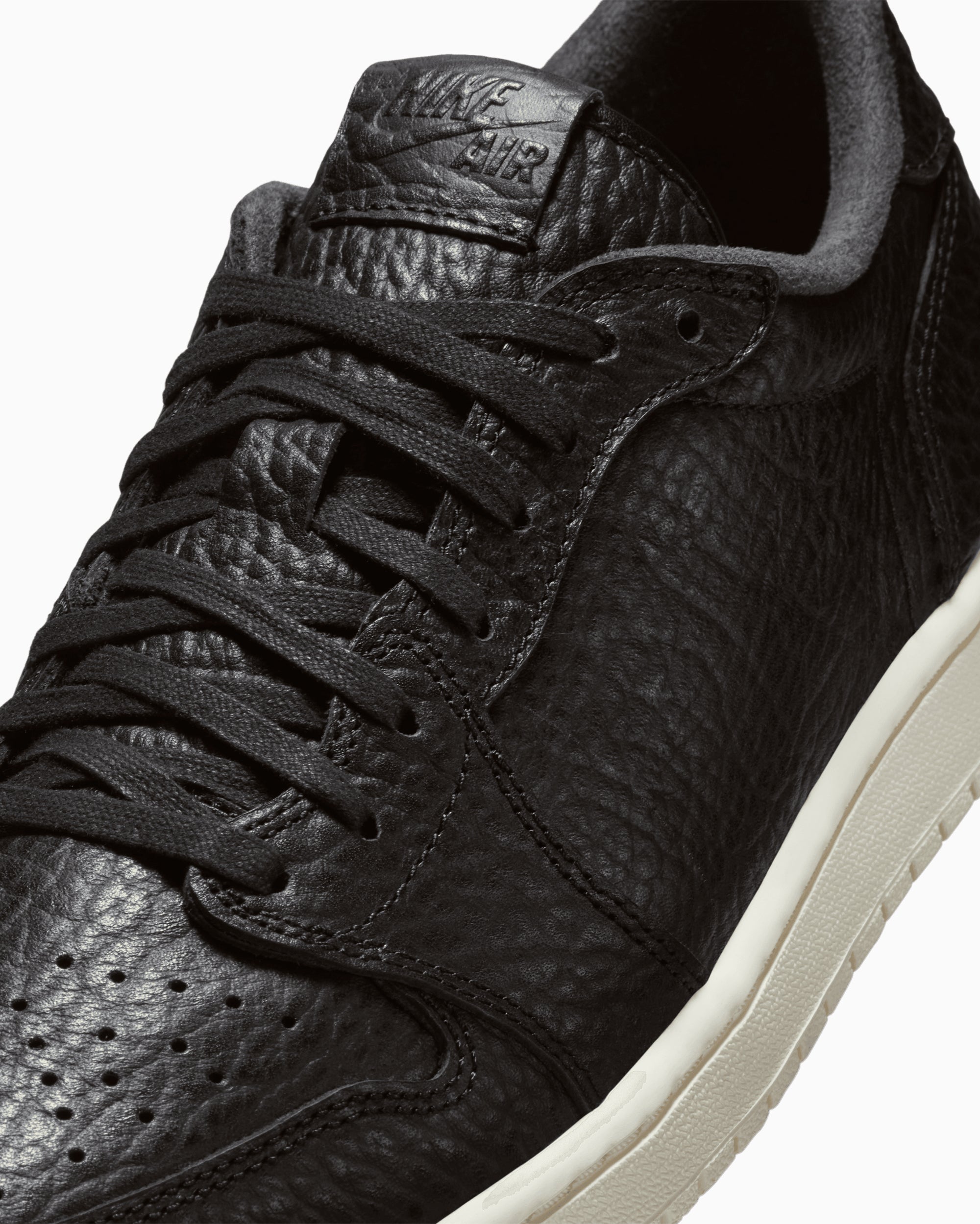 Air Jordan 1 Retro Low 