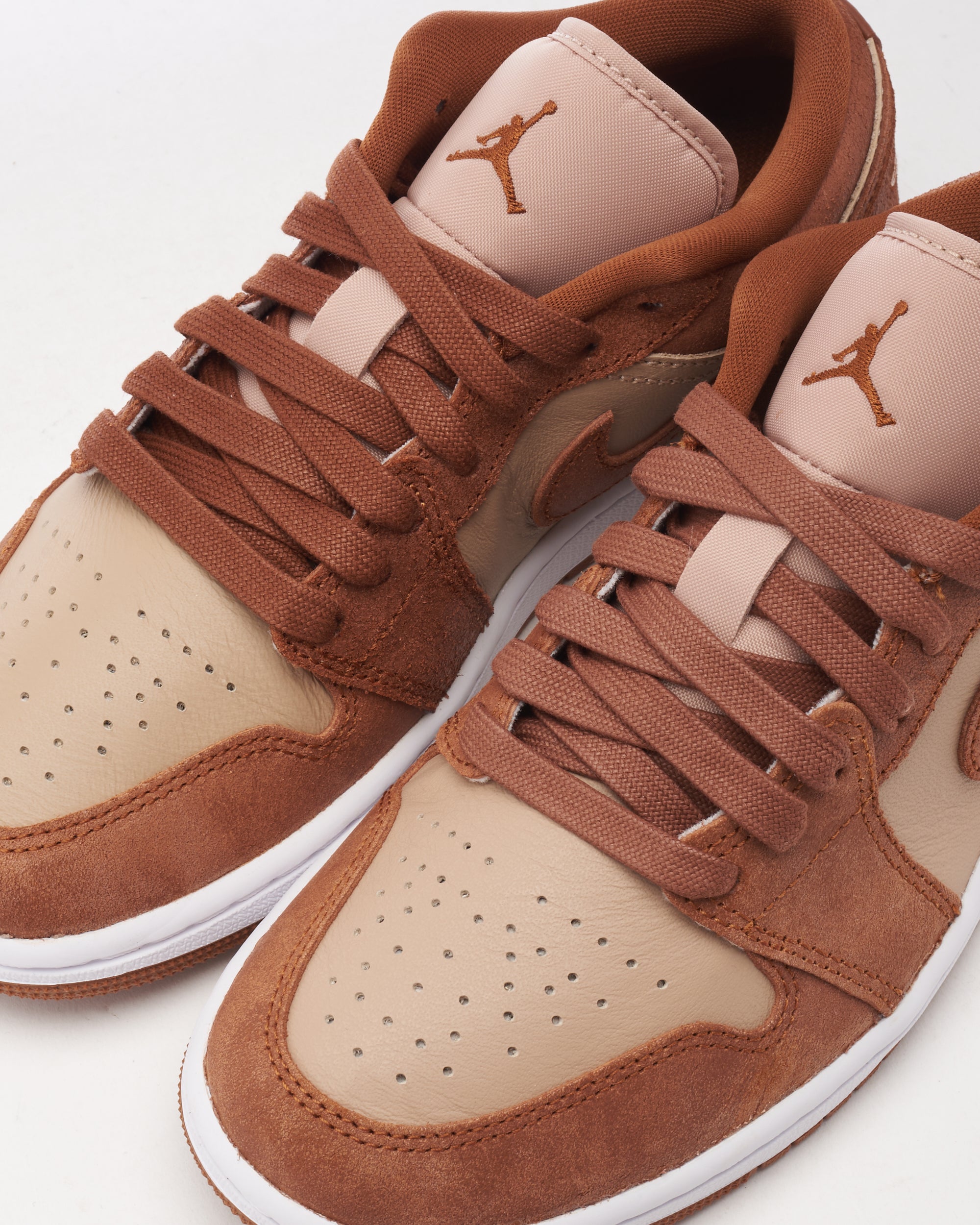 Air Jordan Women's 1 Low SE 