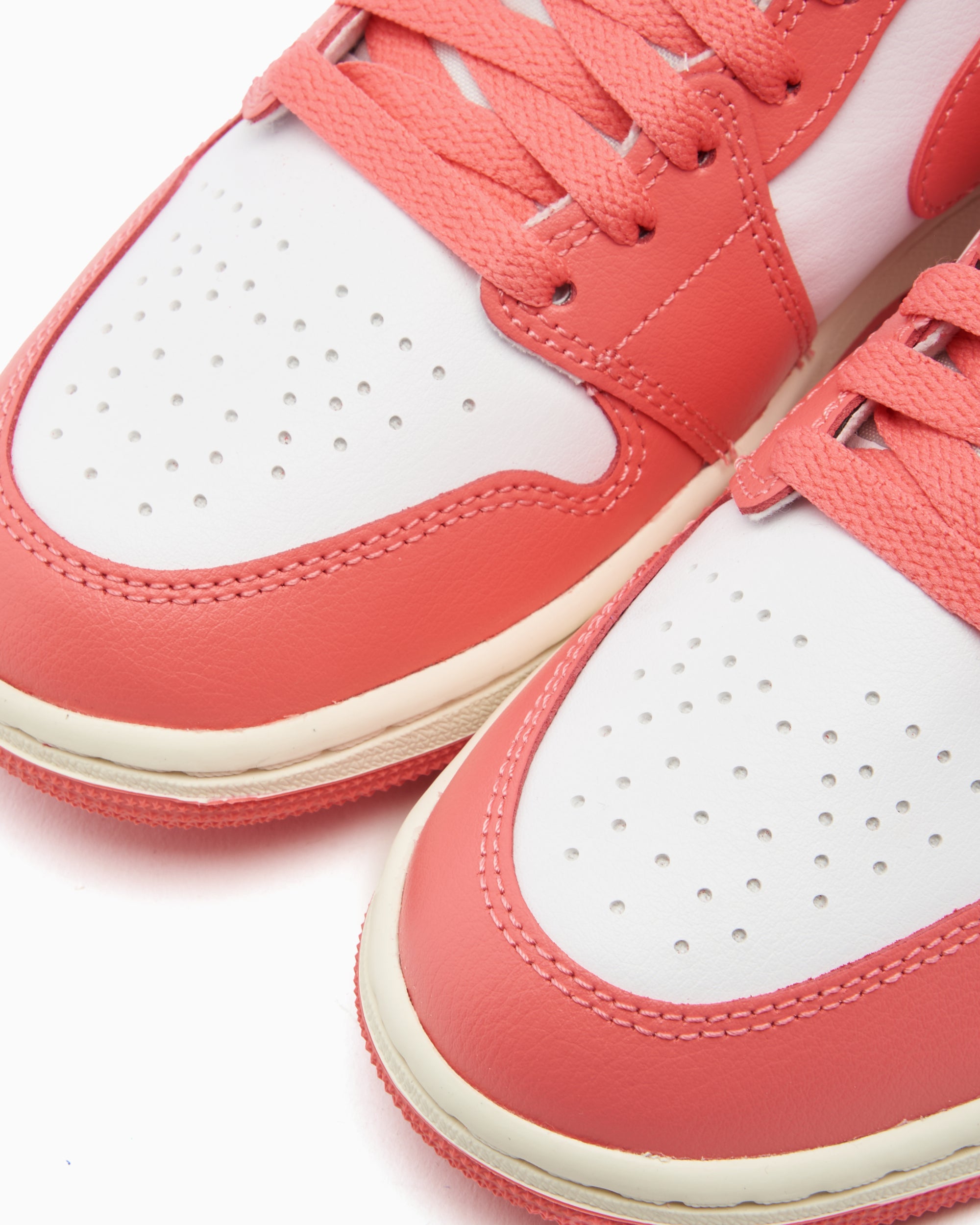 Air Jordan Women's 1 Mid 