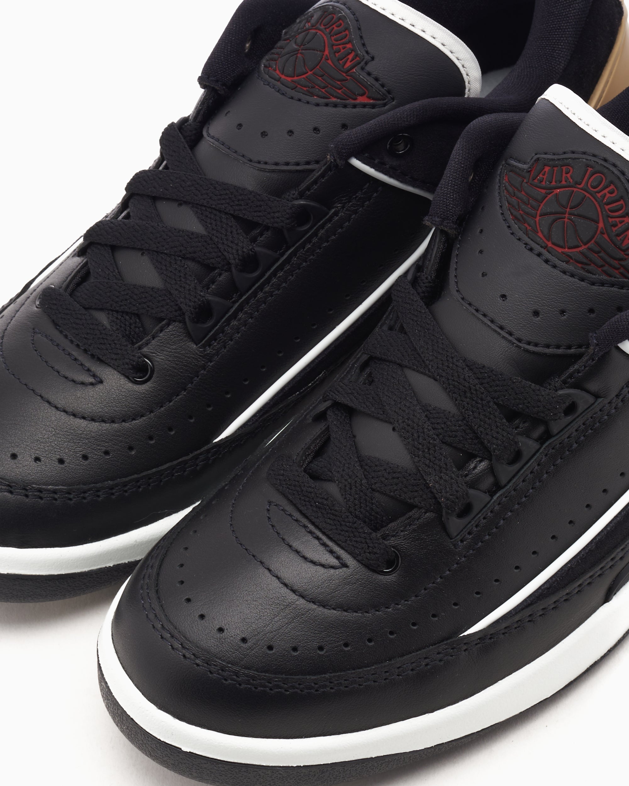 Sneakers Air Jordan Women's 2 Retro Low "Black Metallic Gold" - DX4401-001
