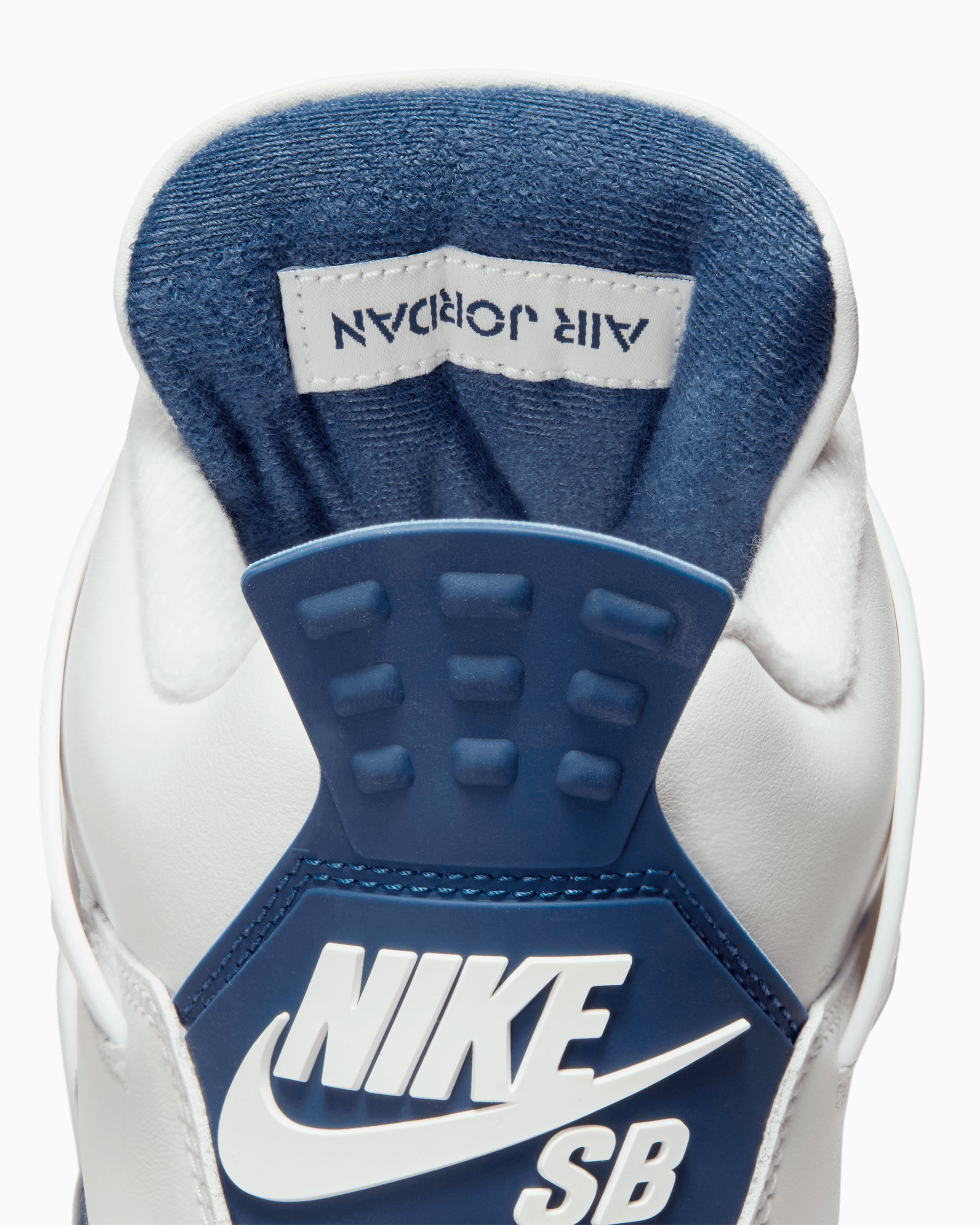 Air Jordan x Nike SB 4 