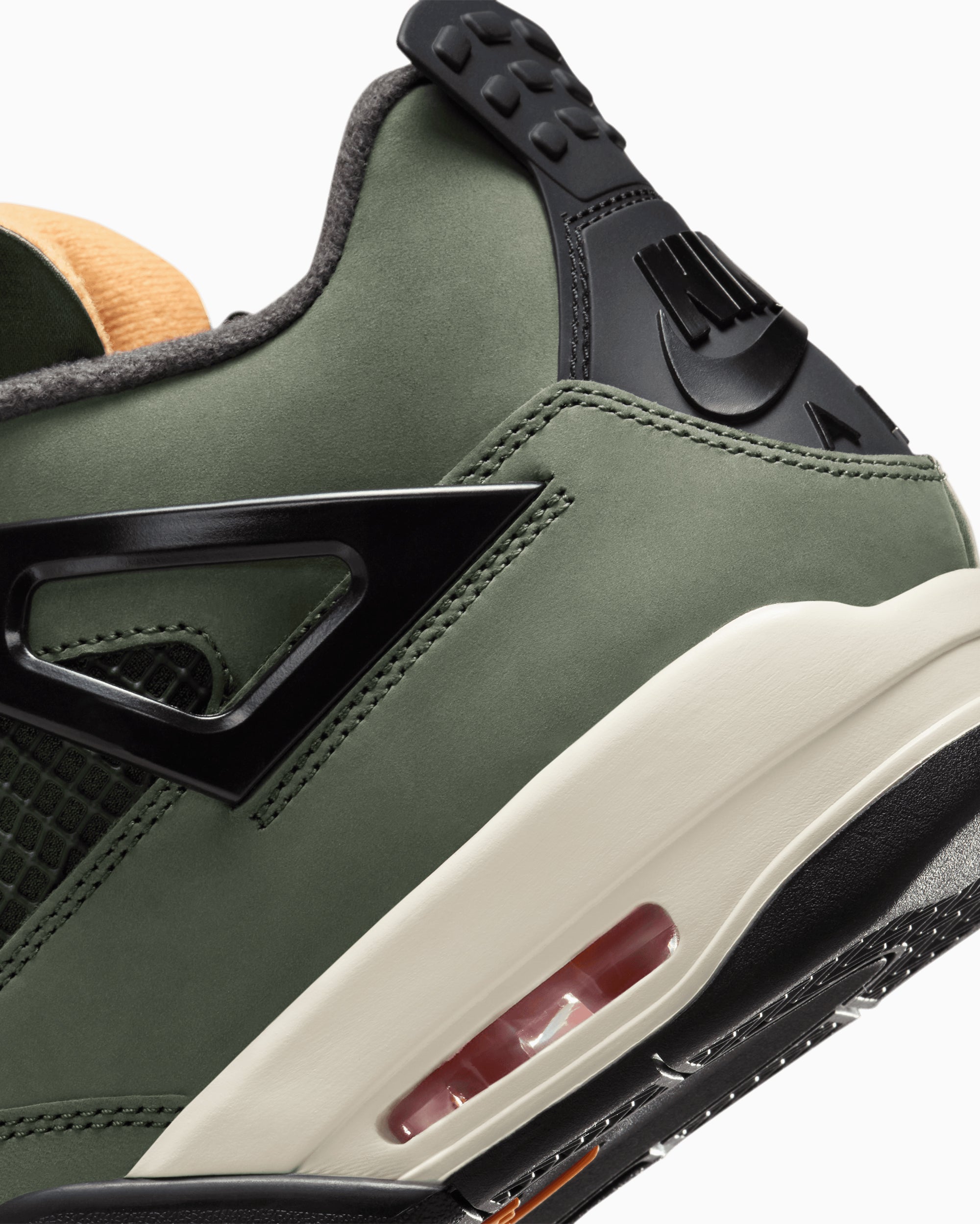 Air Jordan x Undefeated 4 Retro OG SP 