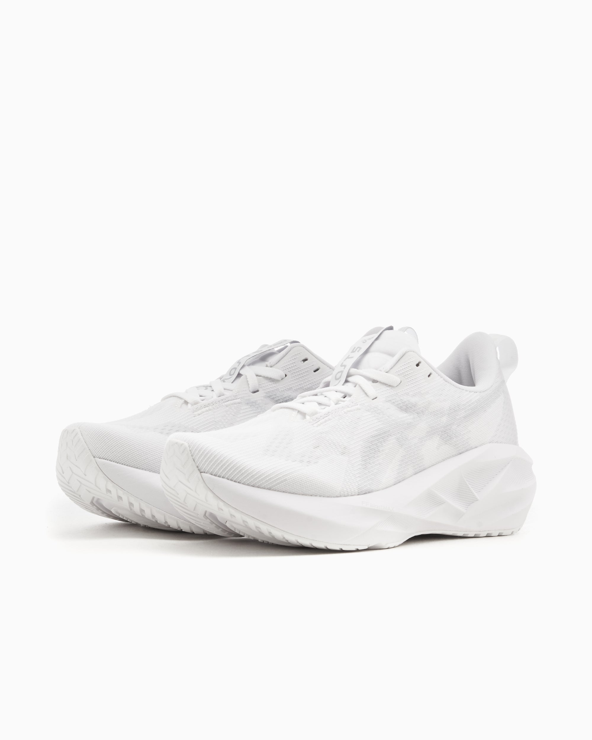 ASICS Women's Novablast 5