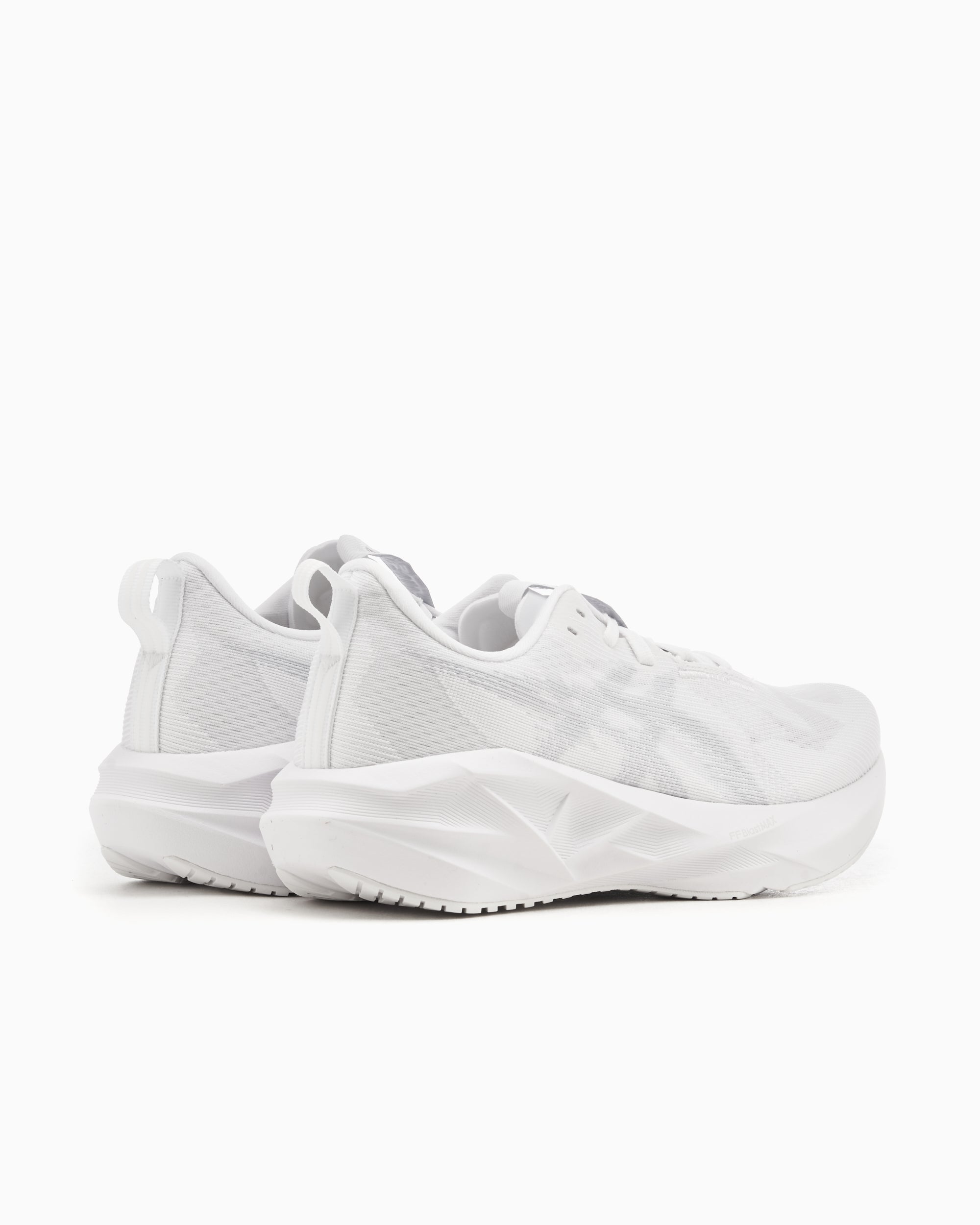 ASICS Women's Novablast 5