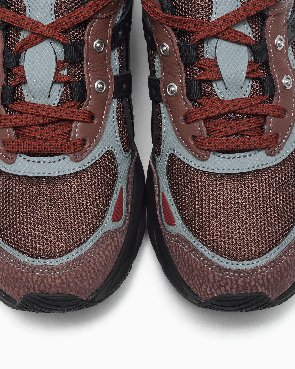 sneakers-asics-x-hal-studios- 