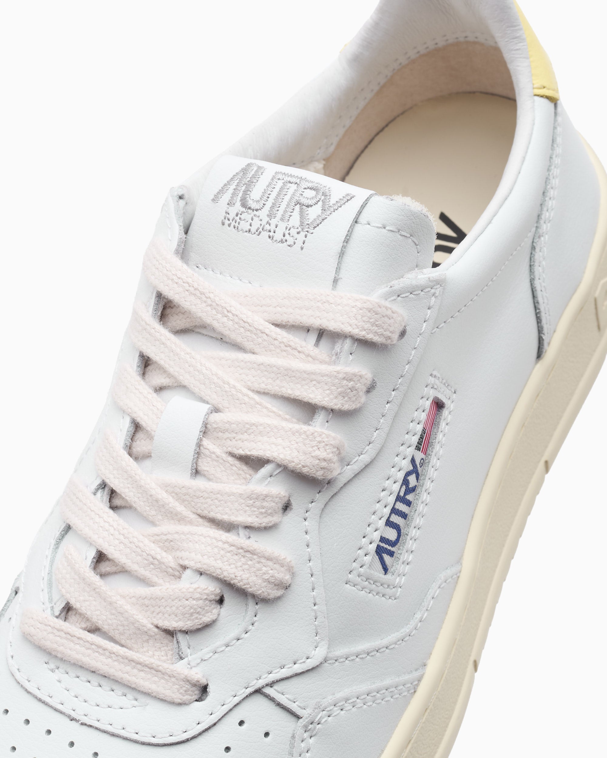 Autry Women's Medalist Low Leather