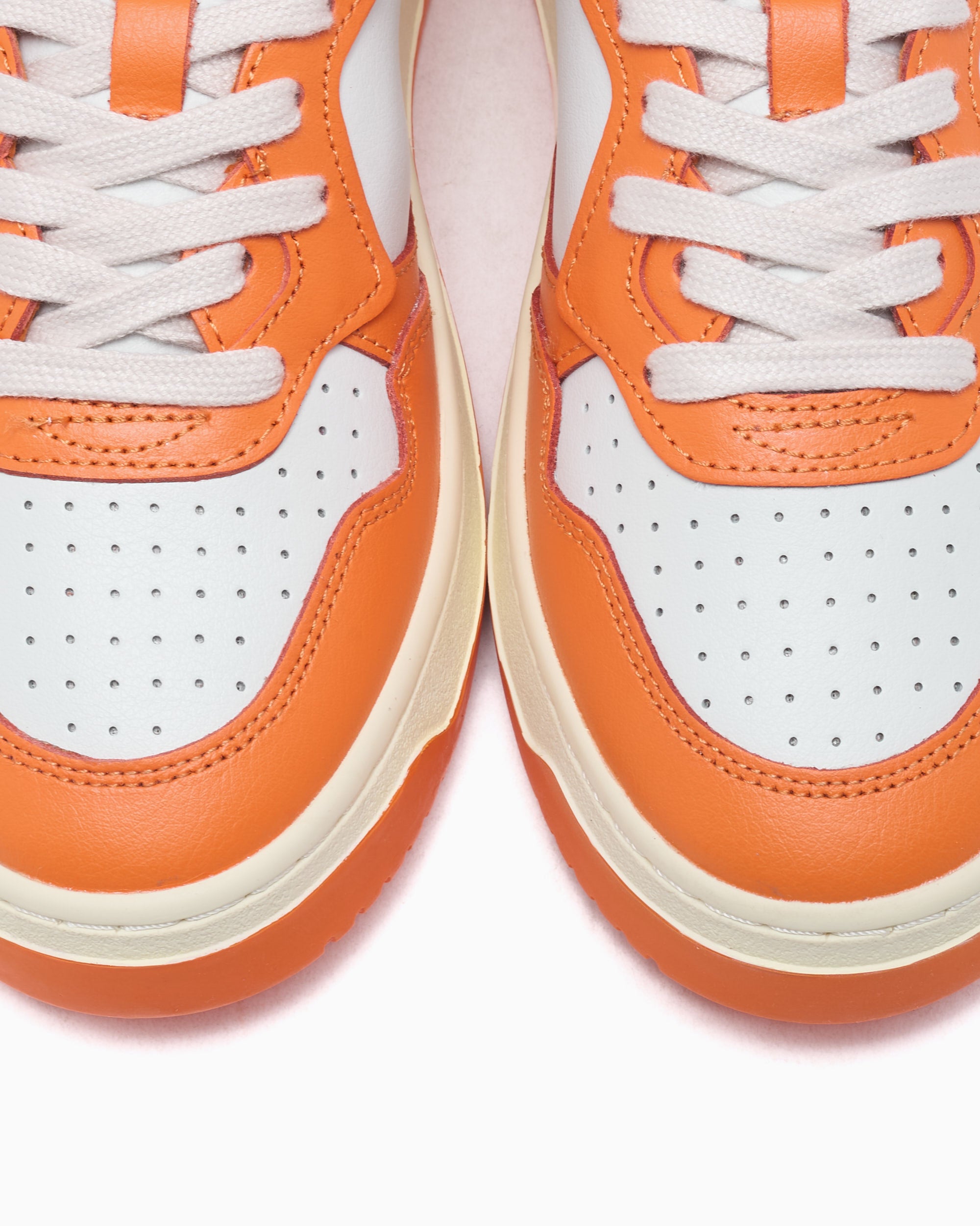 Autry Women's Medalist Low Leather