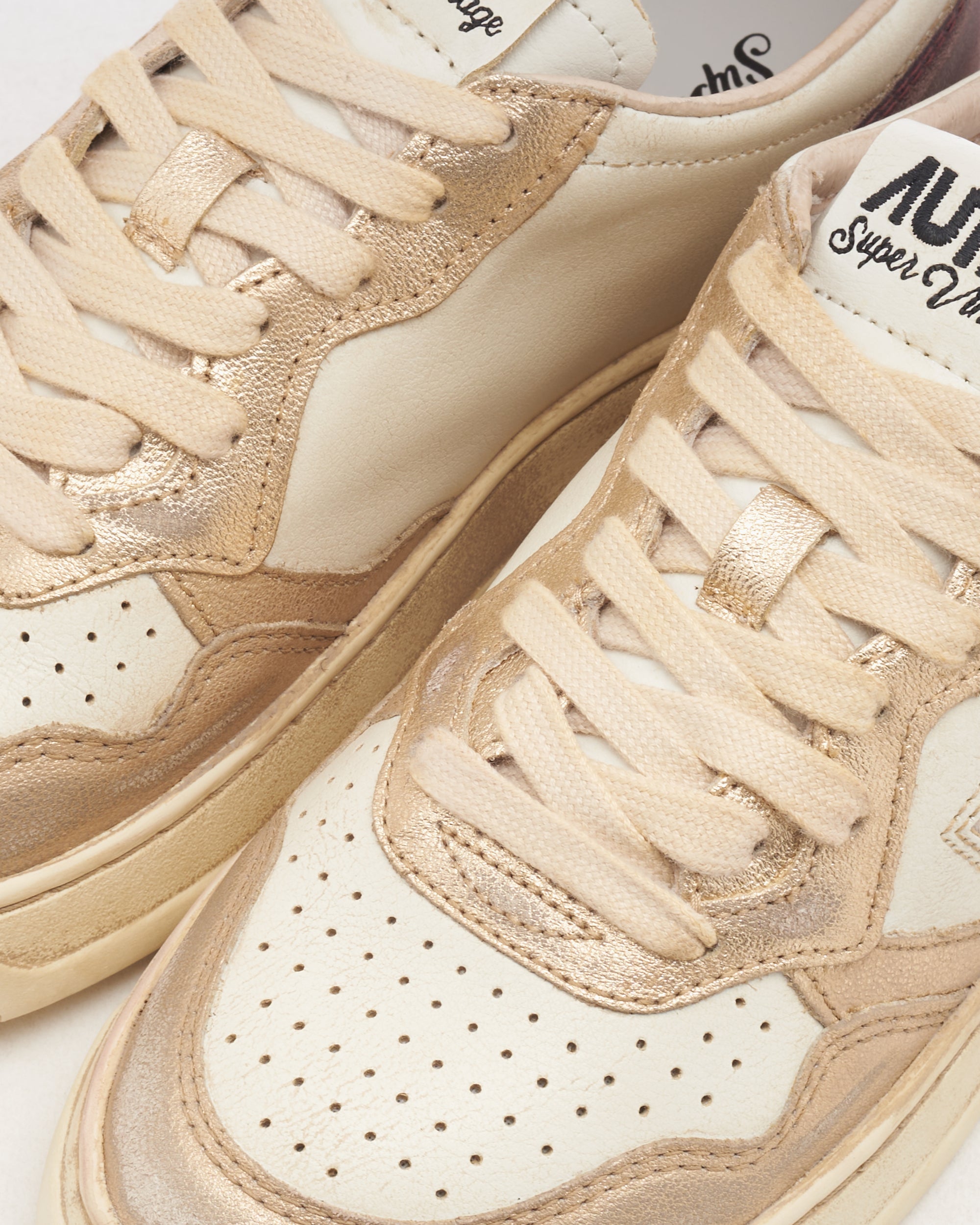 Sneakers Autry Women's Medalist Low Super Vintage - AVLWMT04