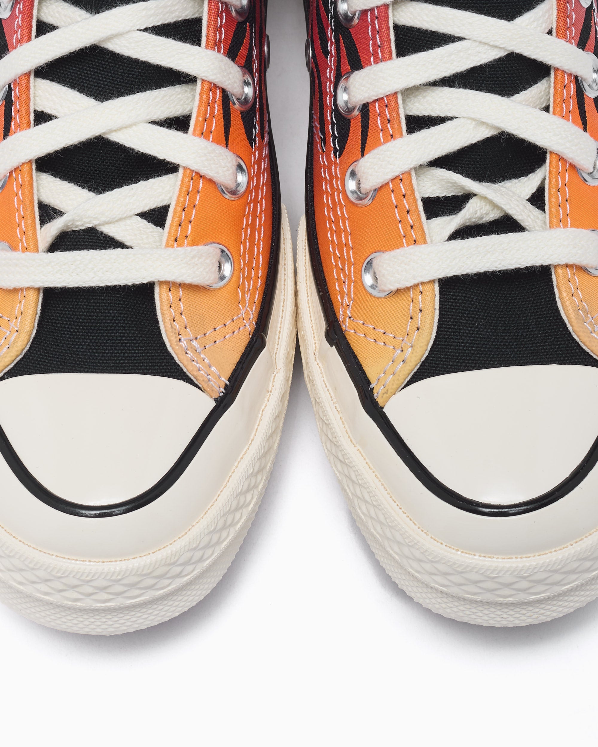 Sneakers Converse Chuck 70 "Fire" - A15610C