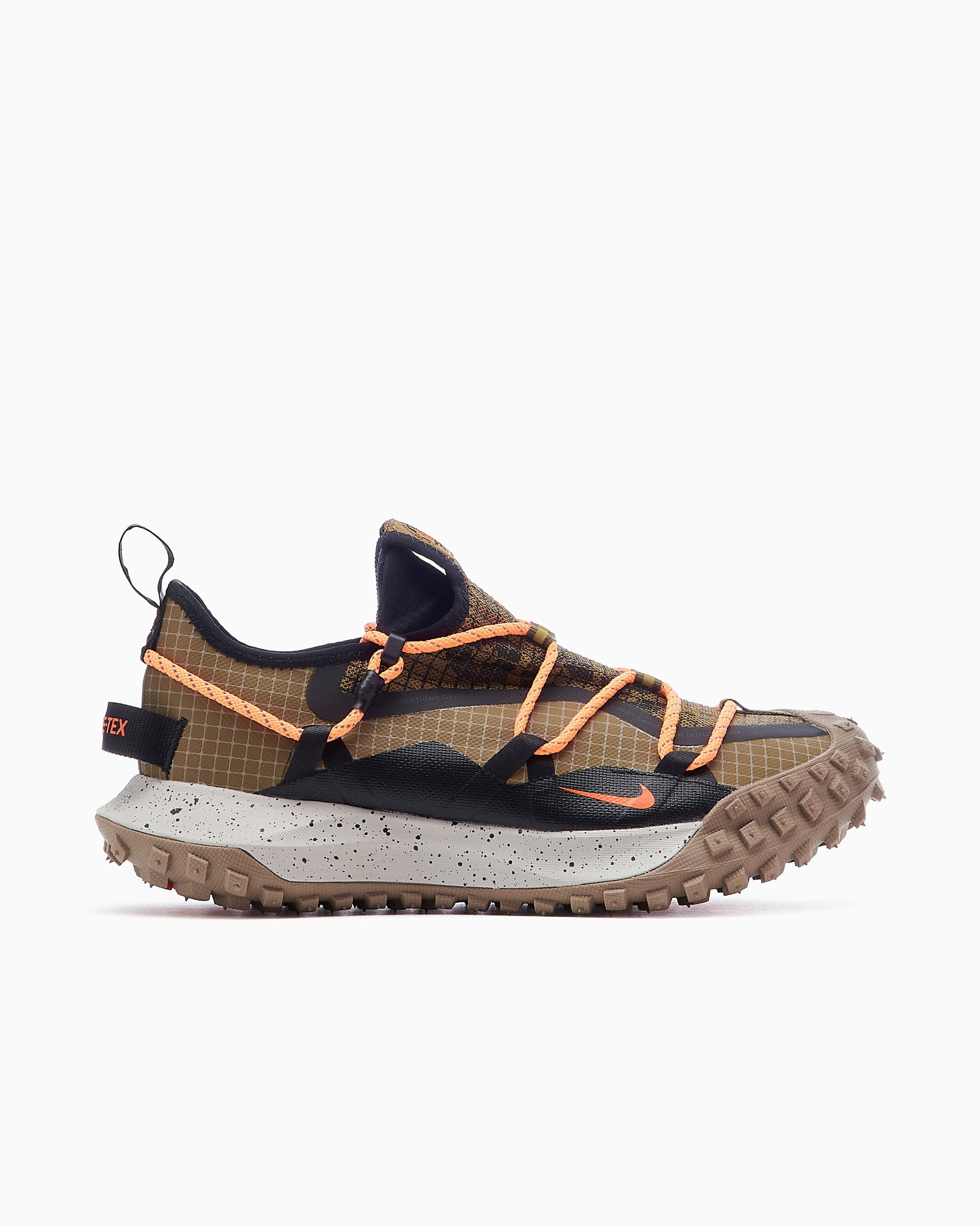 sneakers-nike-acg-mountain-fly