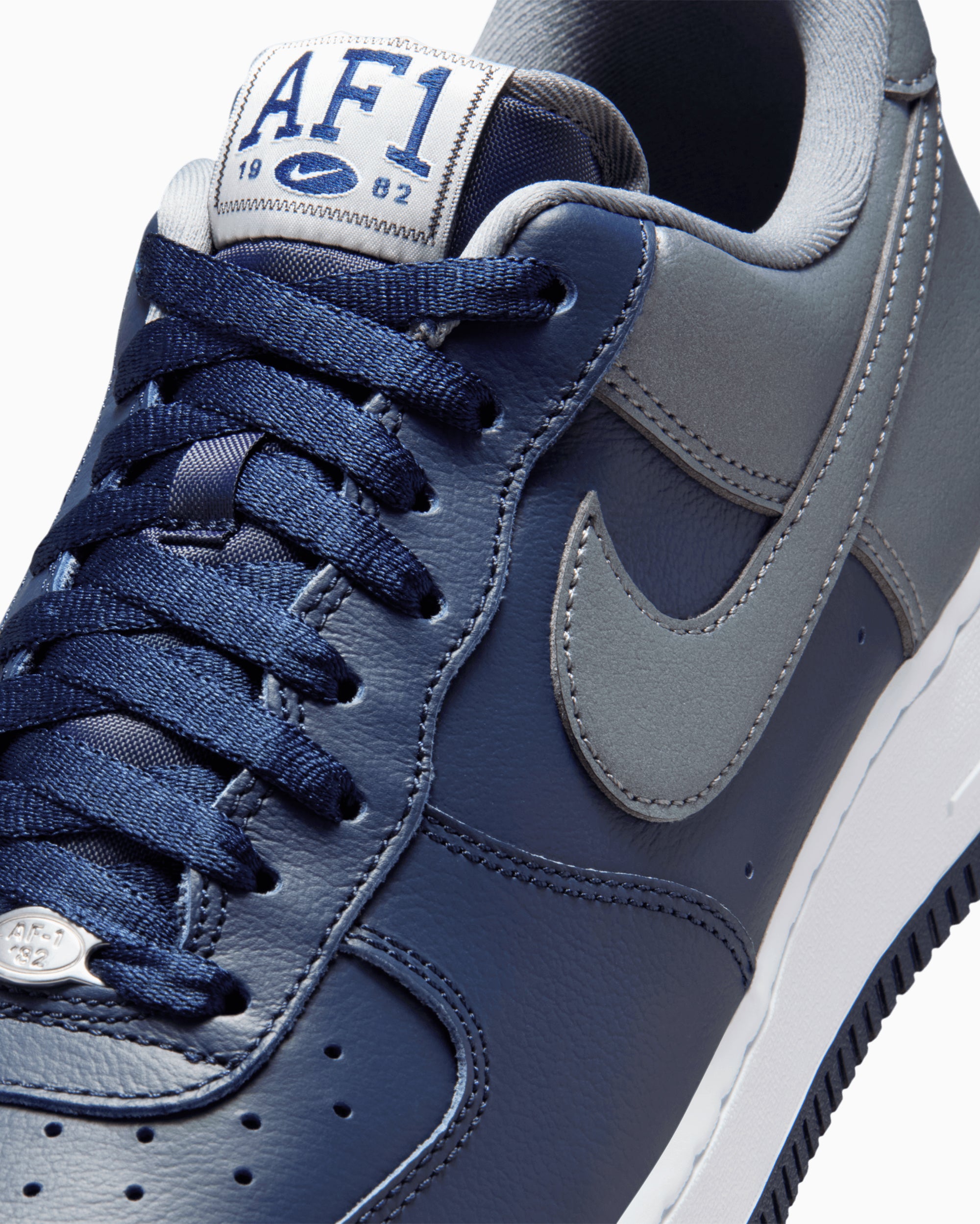 Nike Air Force 1 '07 LV8 