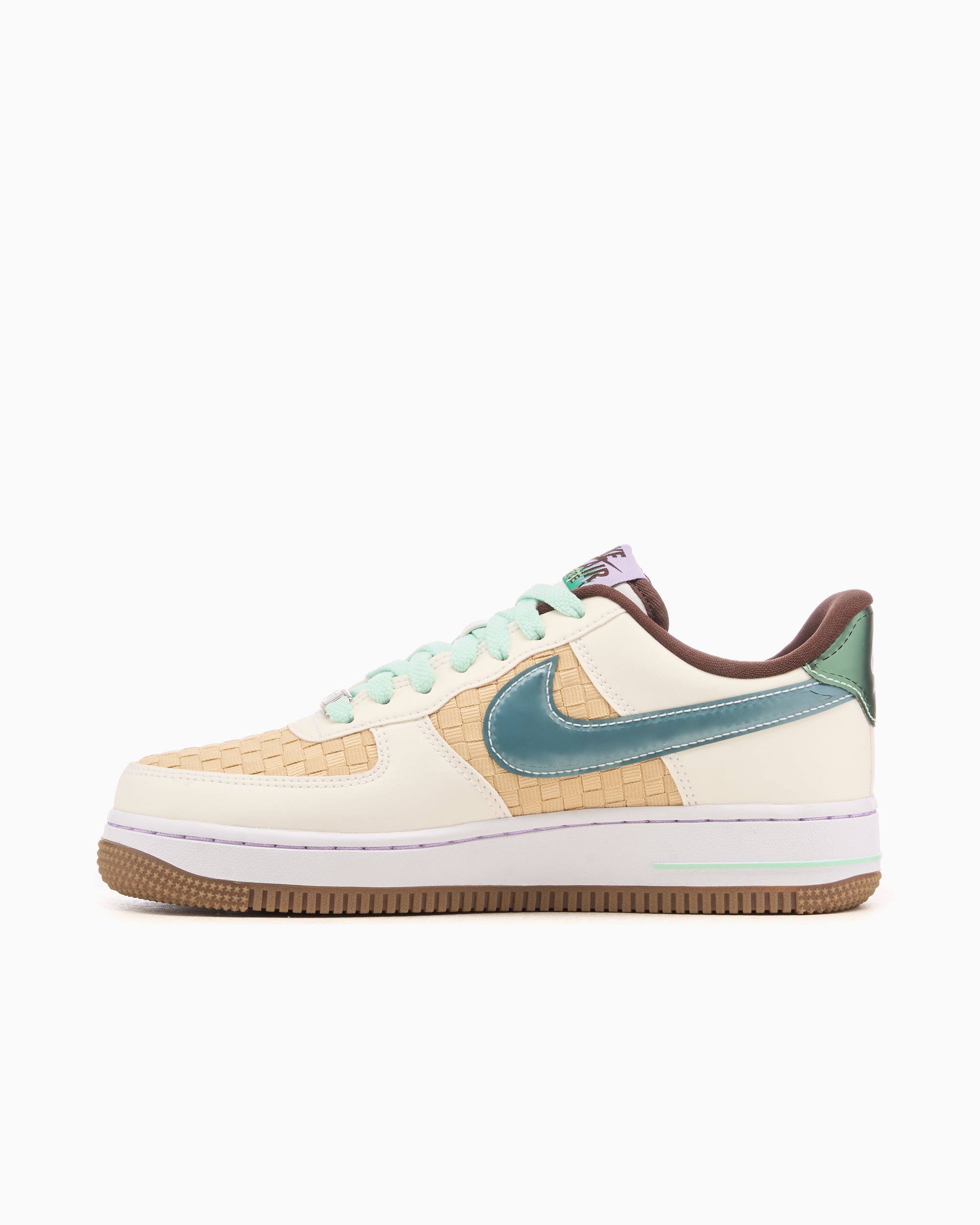 靴 Nike Air Force 1 Low Retro Easter Basket Nike Air Force 1 Retro Low 