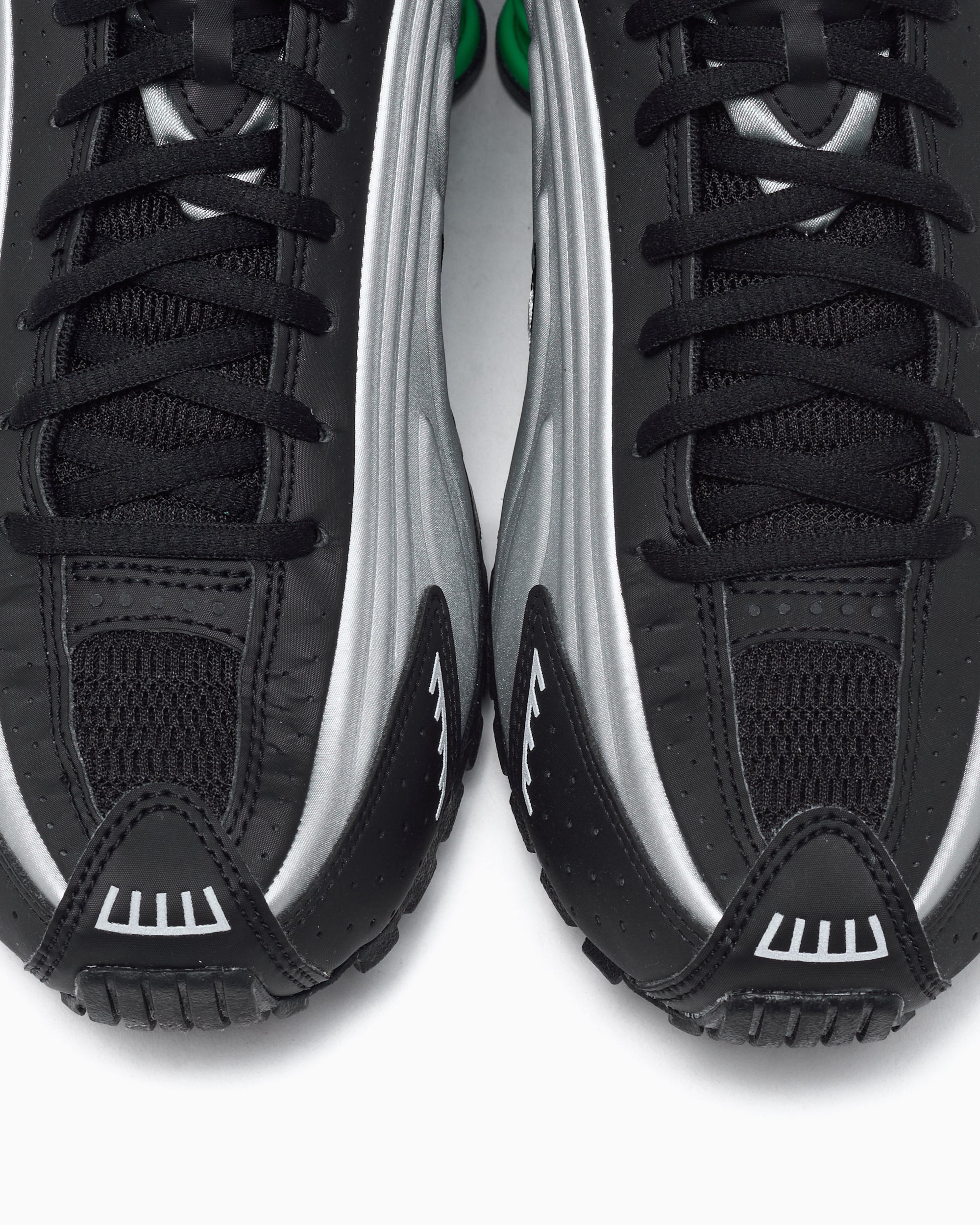 Nike Shox R4