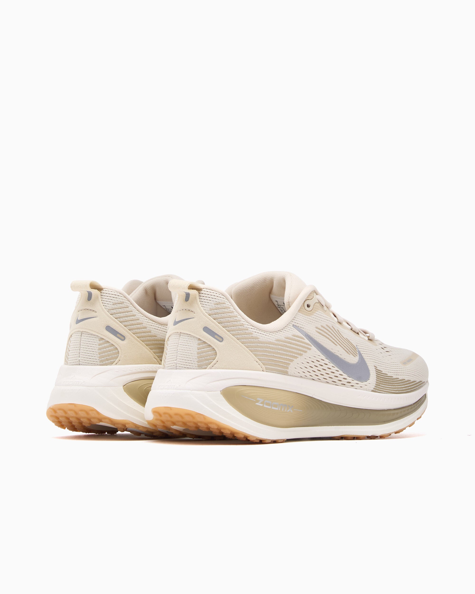 Sneakers Nike Vomero 18 ESS - IM8333-200