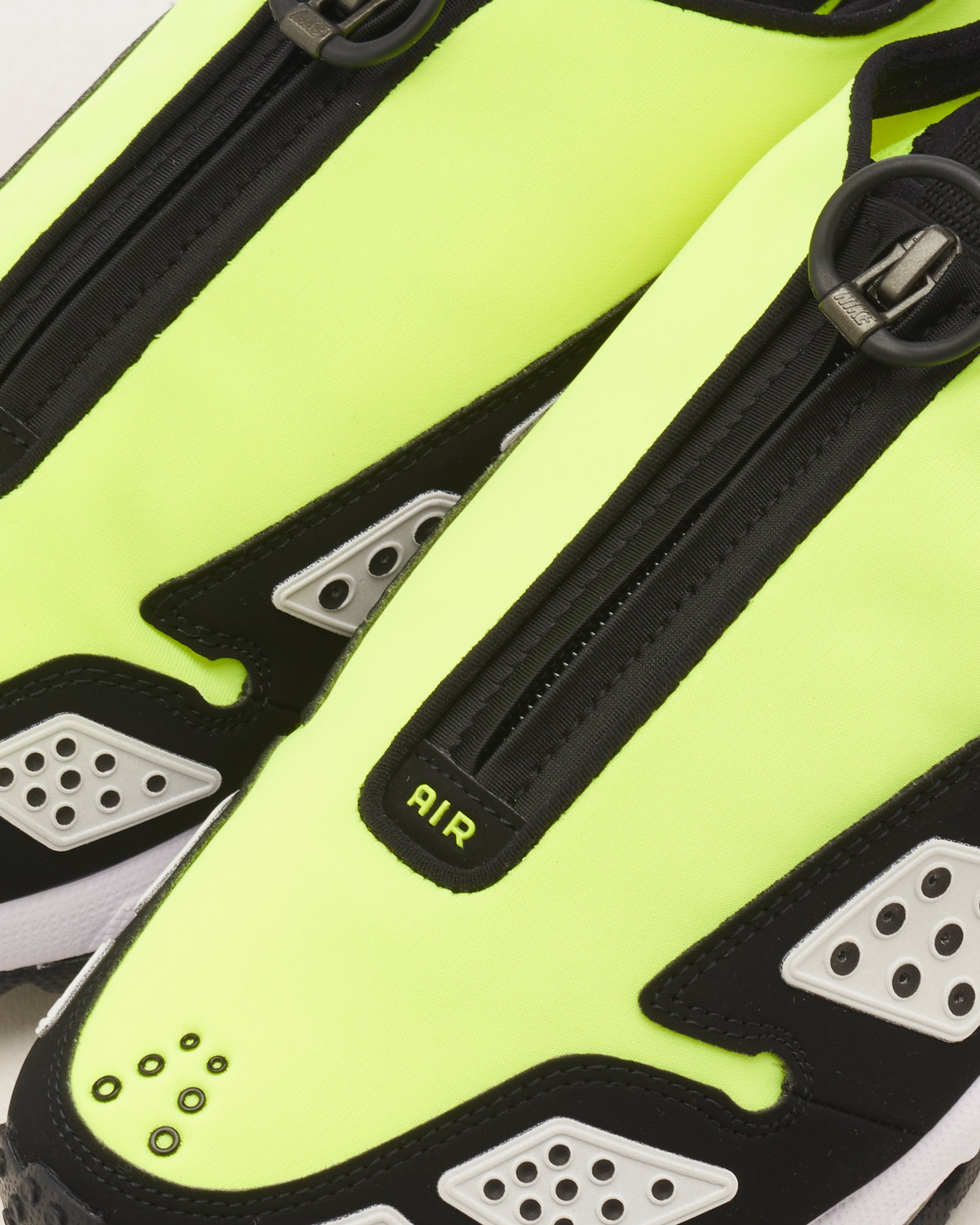 Sneakers Nike Women's Air Max SNDR "Volt" - FZ2068-700