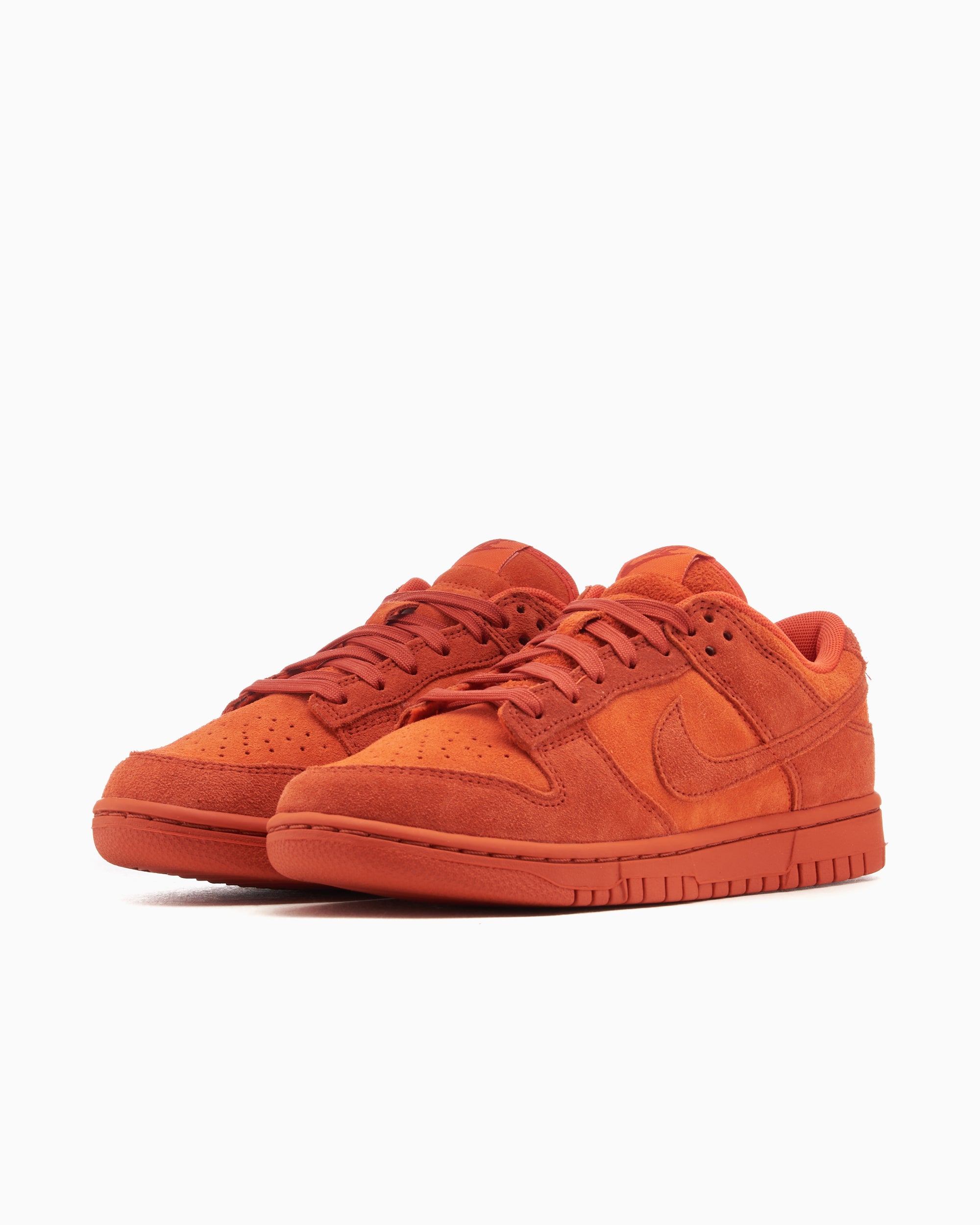 Sneakers Nike Women's Dunk Low SE "Picante Red" - HV5756-633
