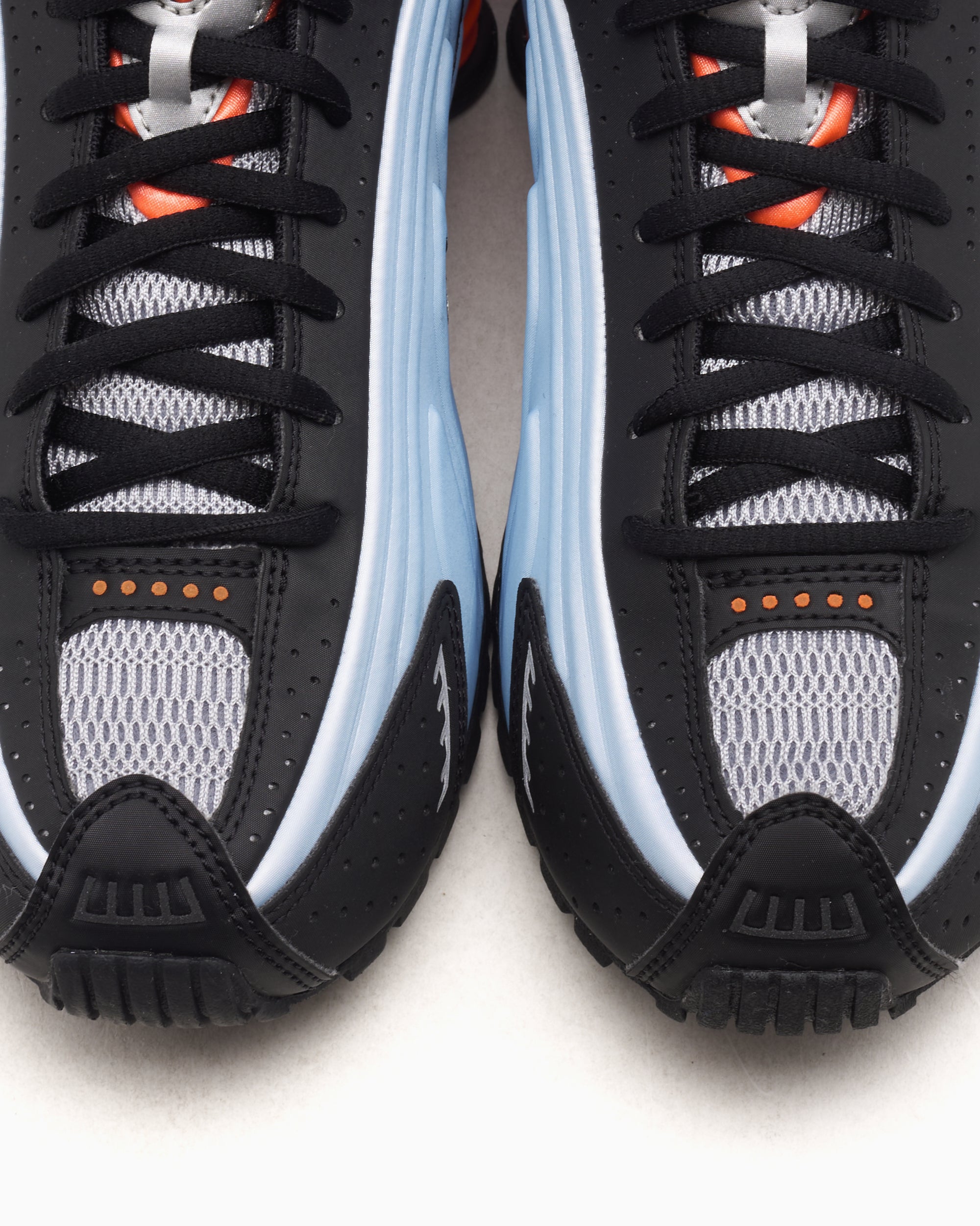 Nike Women's Shox R4