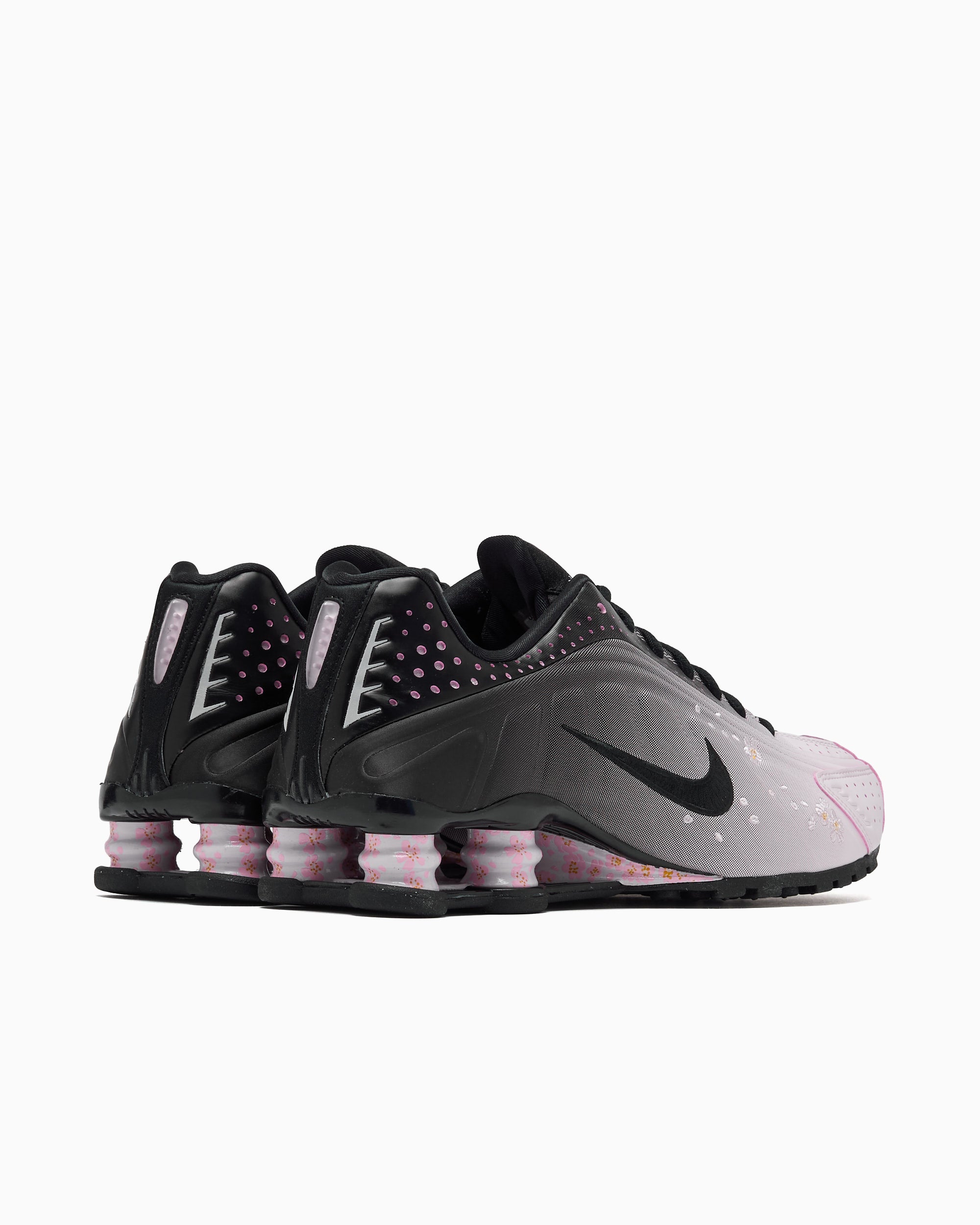 Sneakers Nike Women's Shox R4 "Sakura" - IB8872-600