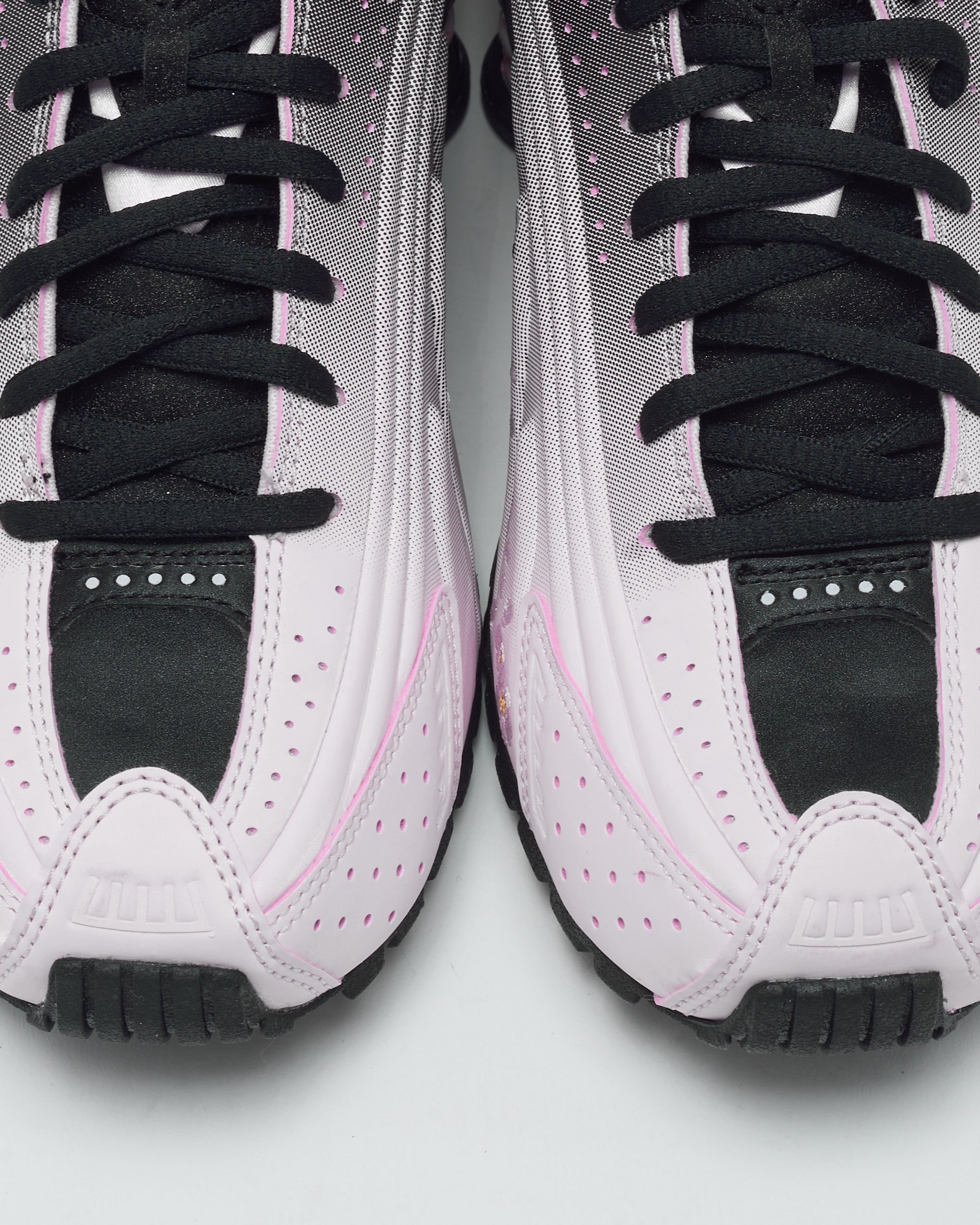 Nike Women's Shox R4 