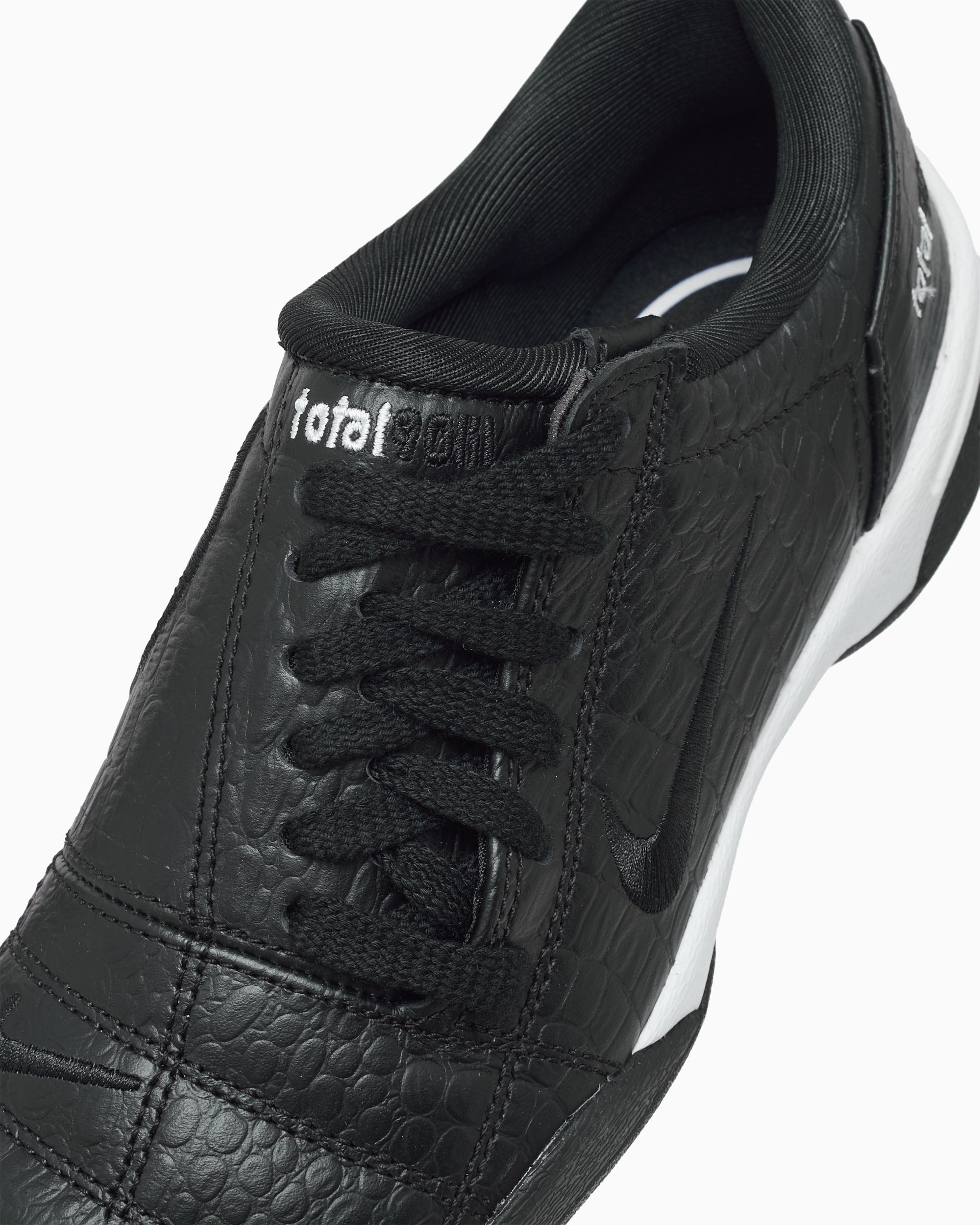 Nike Women's Total 90