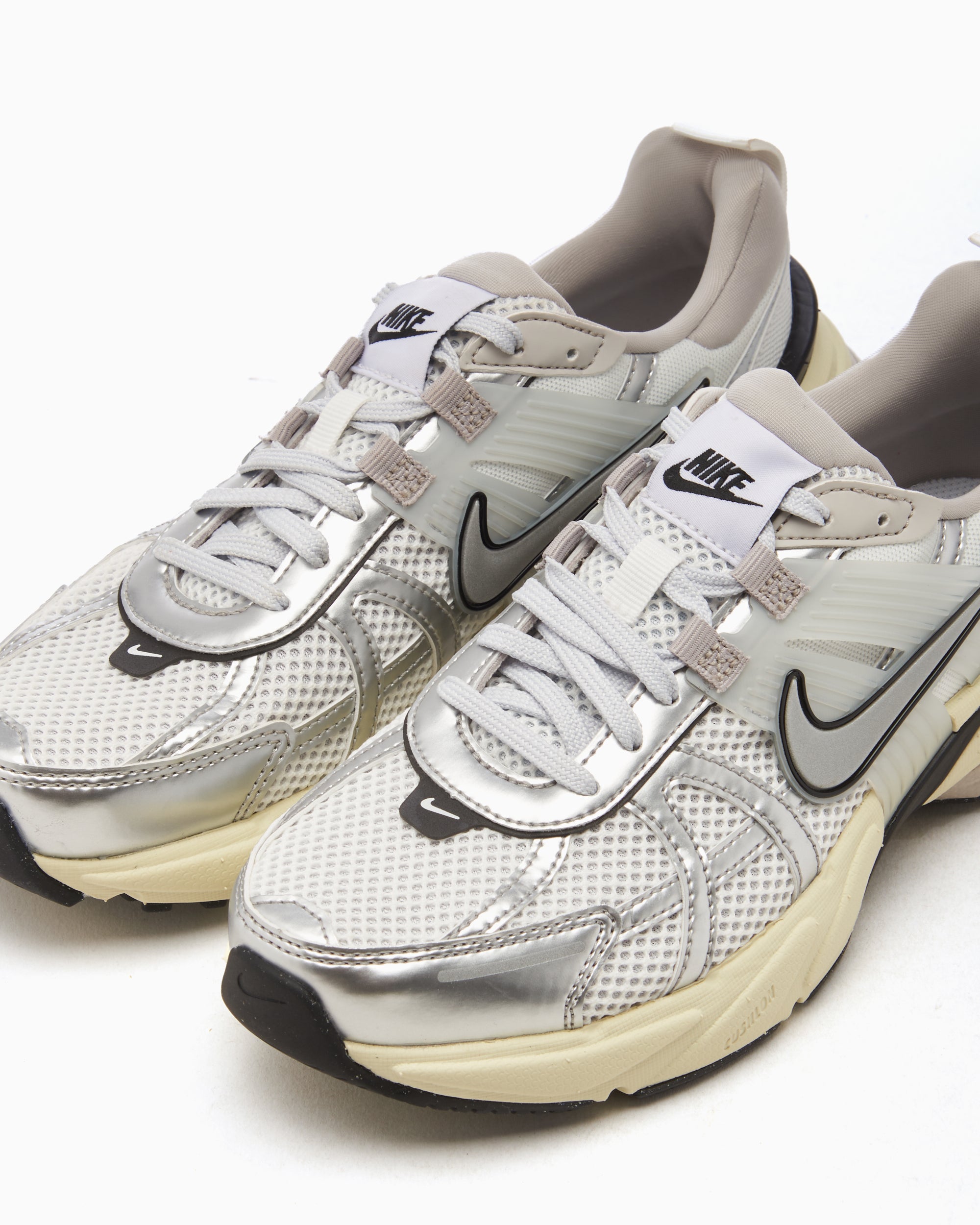 靴 NIKE W V2K RUN FD0736-100/25cm Nike Women's V2K Run