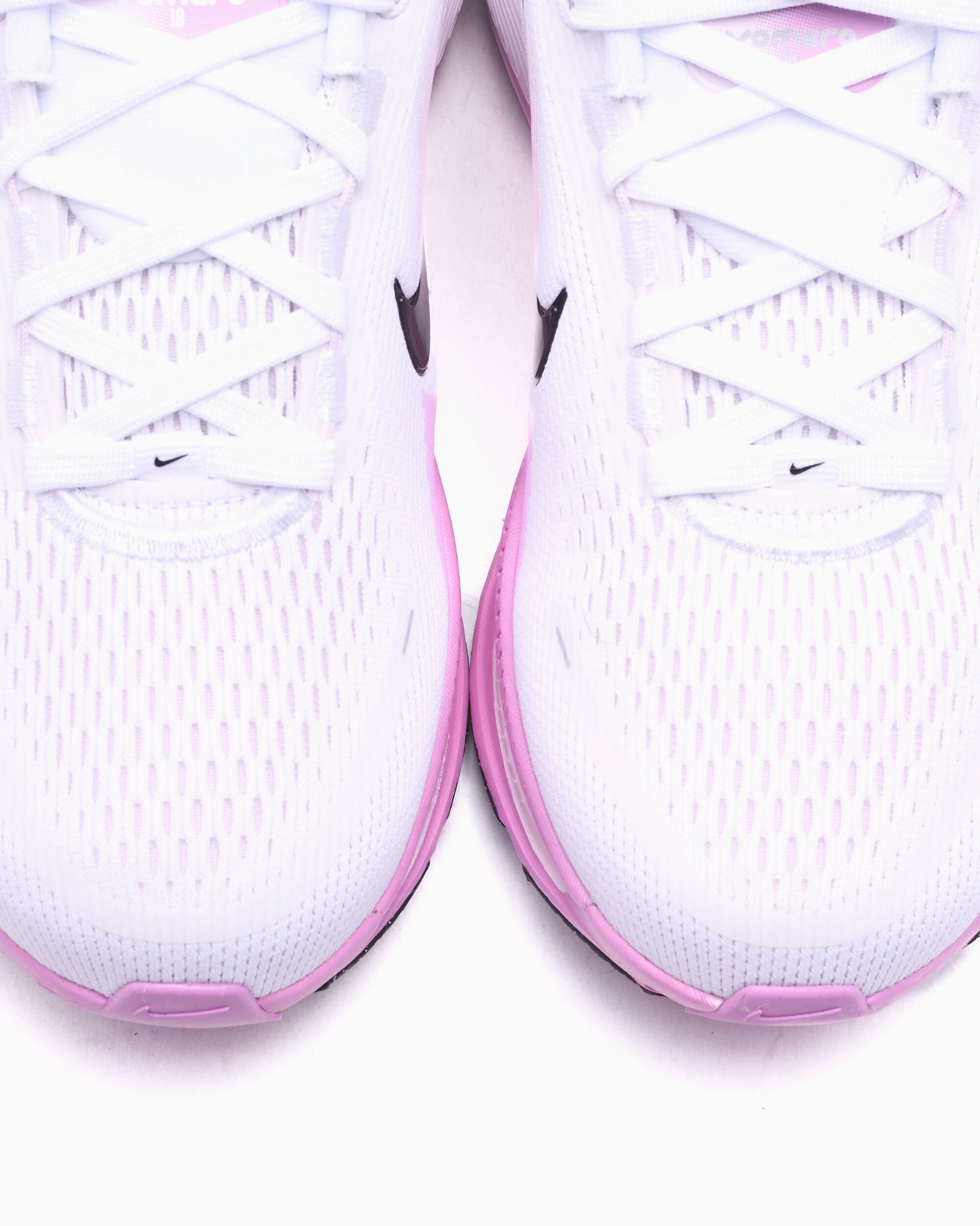 Sneakers Nike Women's Vomero 18 Wide - IF0515-105