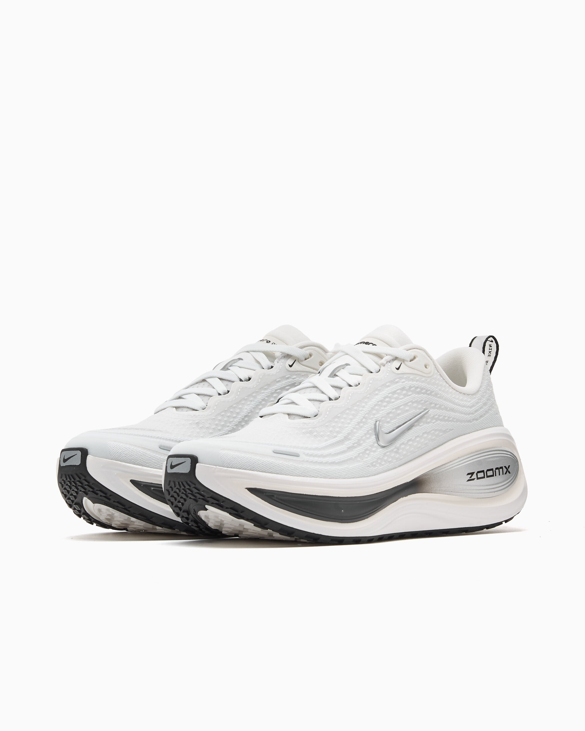Sneakers Nike Women's Vomero Plus ESS - IO9916-101