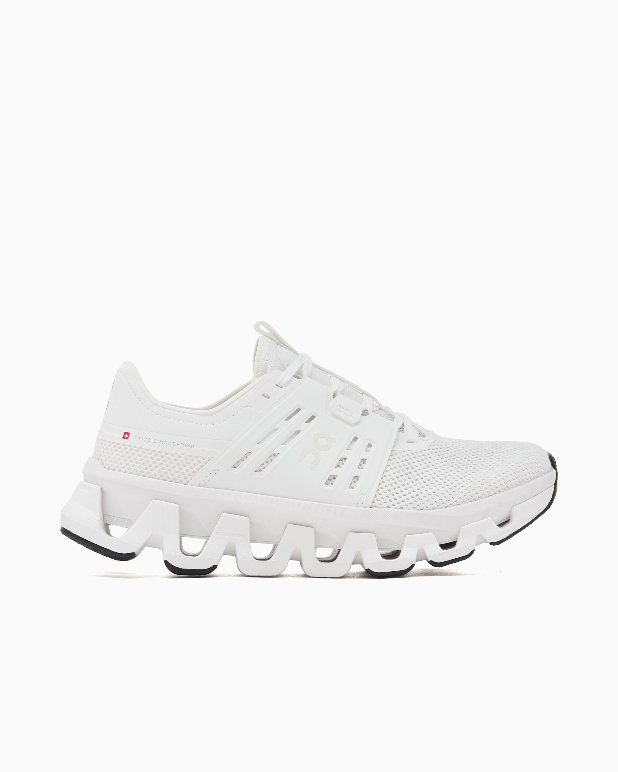 sneakers-on-cloudswift-amp-